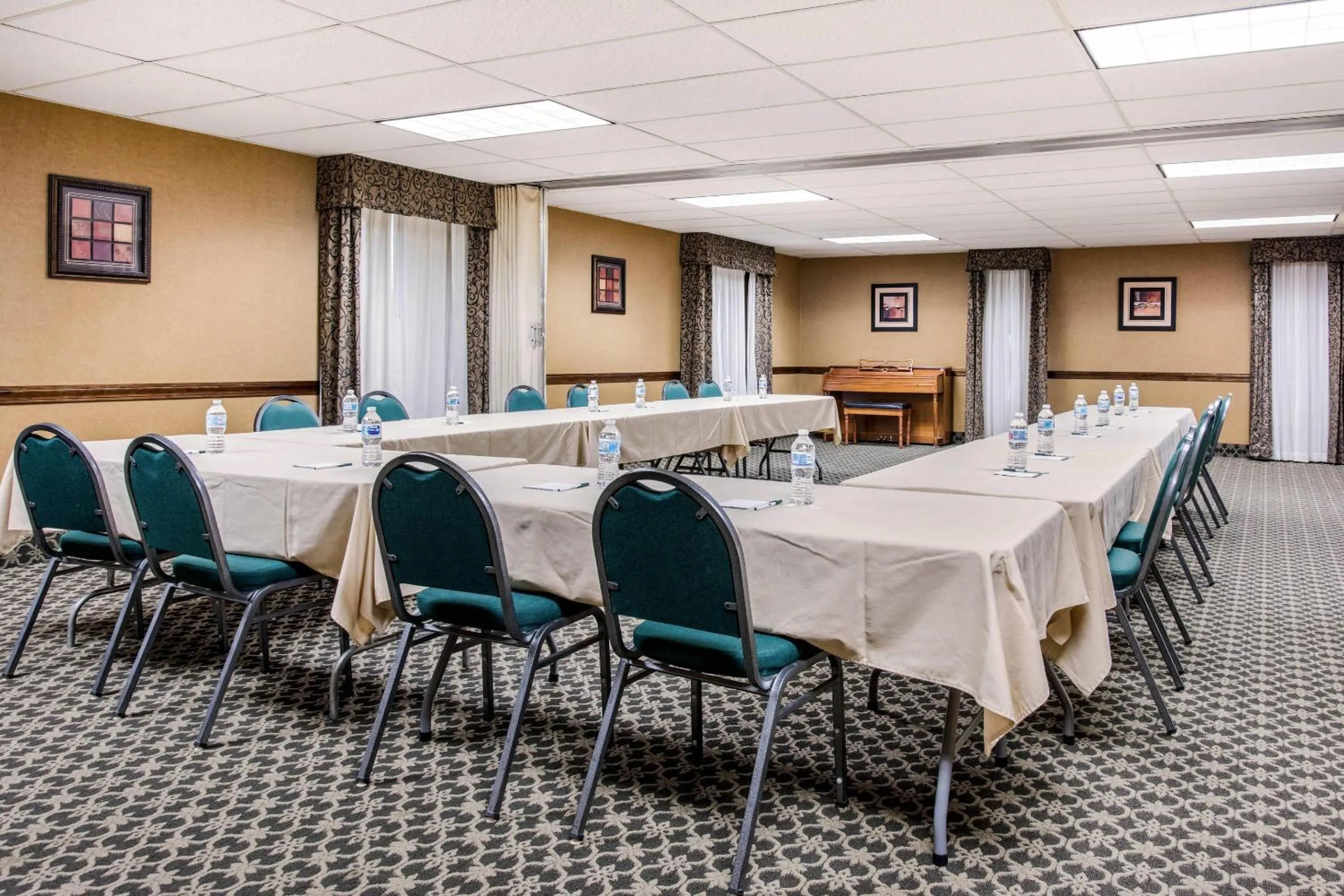 Meeting/conference room in Quality Inn at Bangor Mall