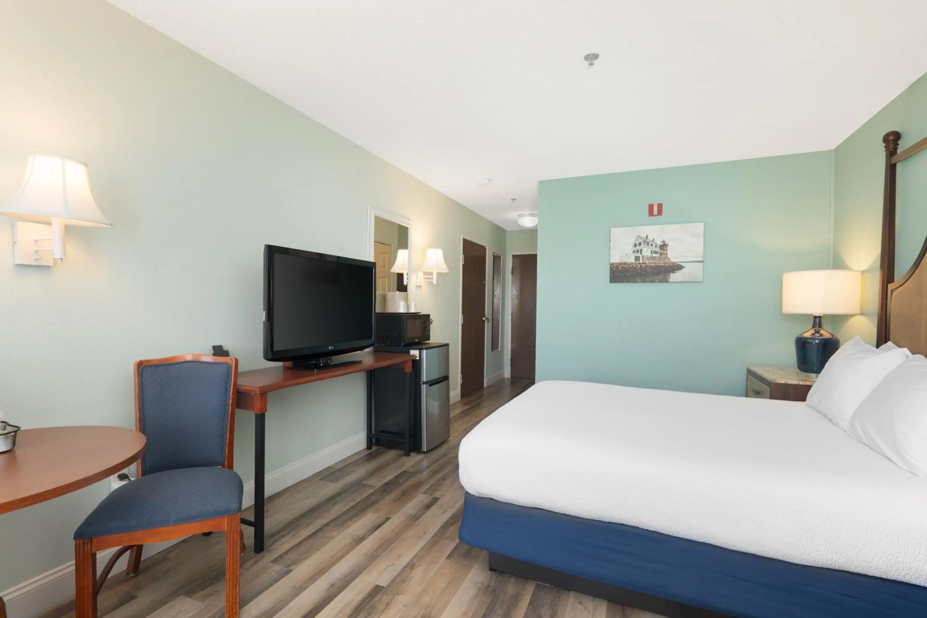 Bedroom, Bed in Fireside Inn, Ocean's Edge