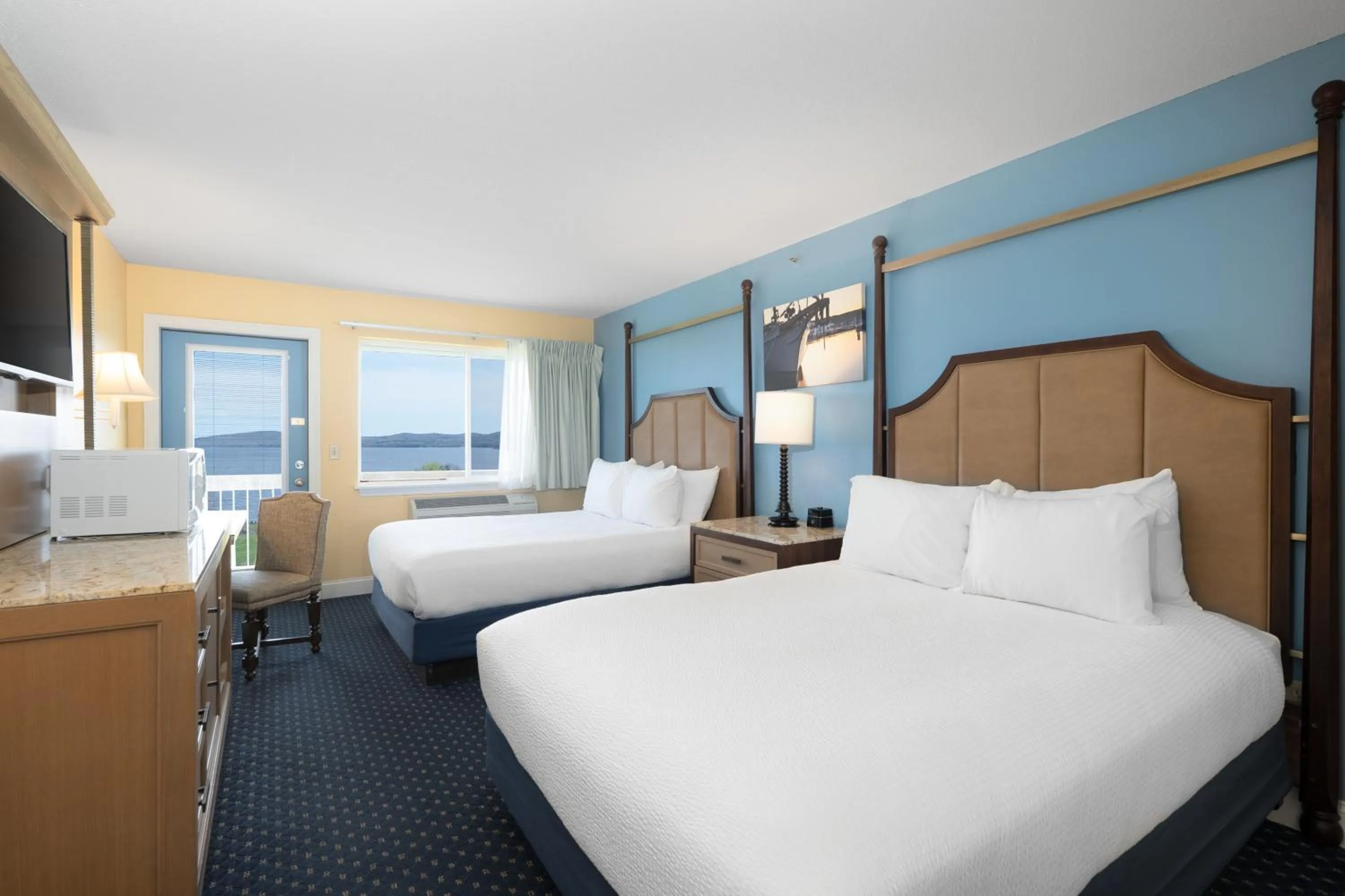 Bedroom, Bed in Fireside Inn, Ocean's Edge