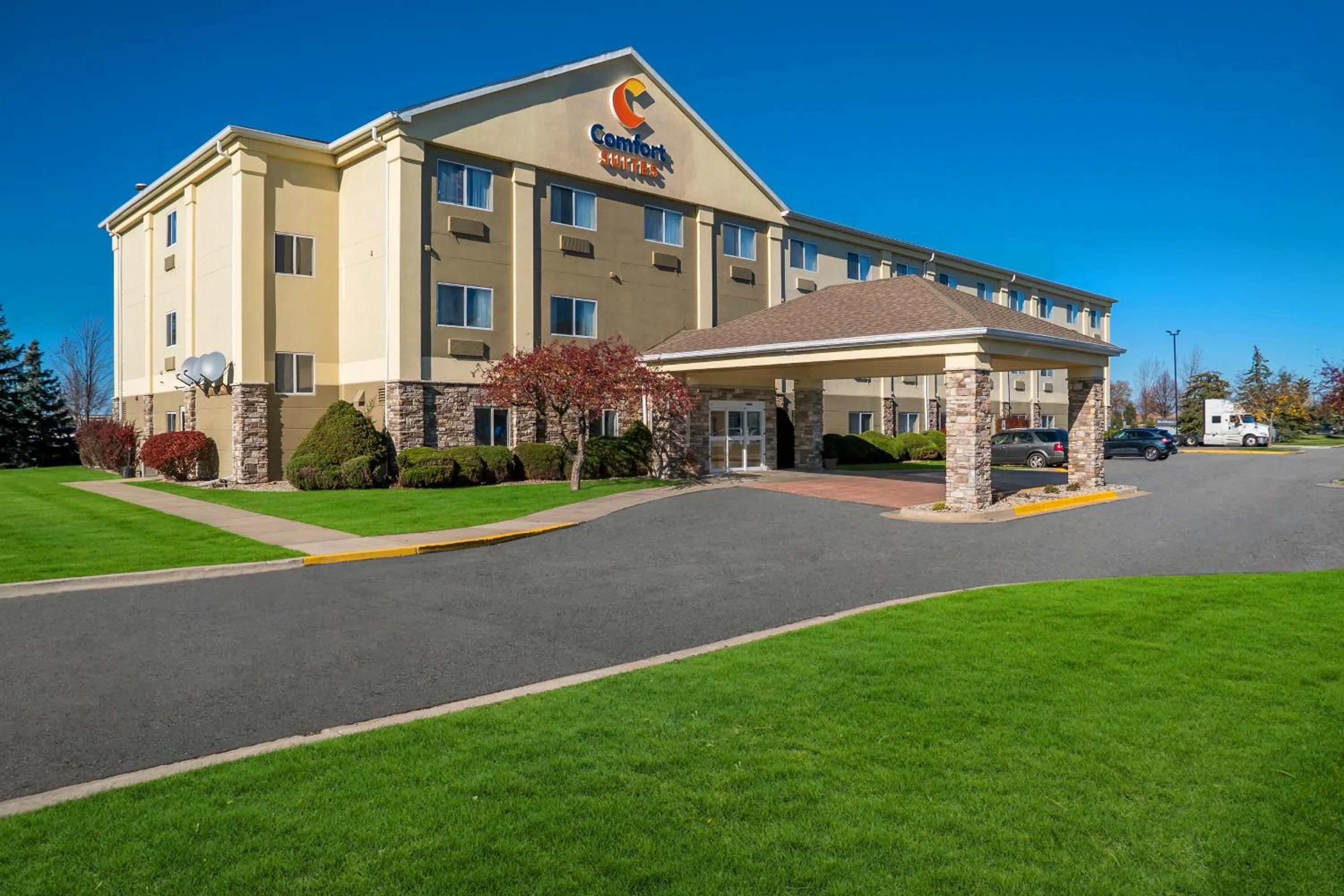 Property building in Comfort Suites