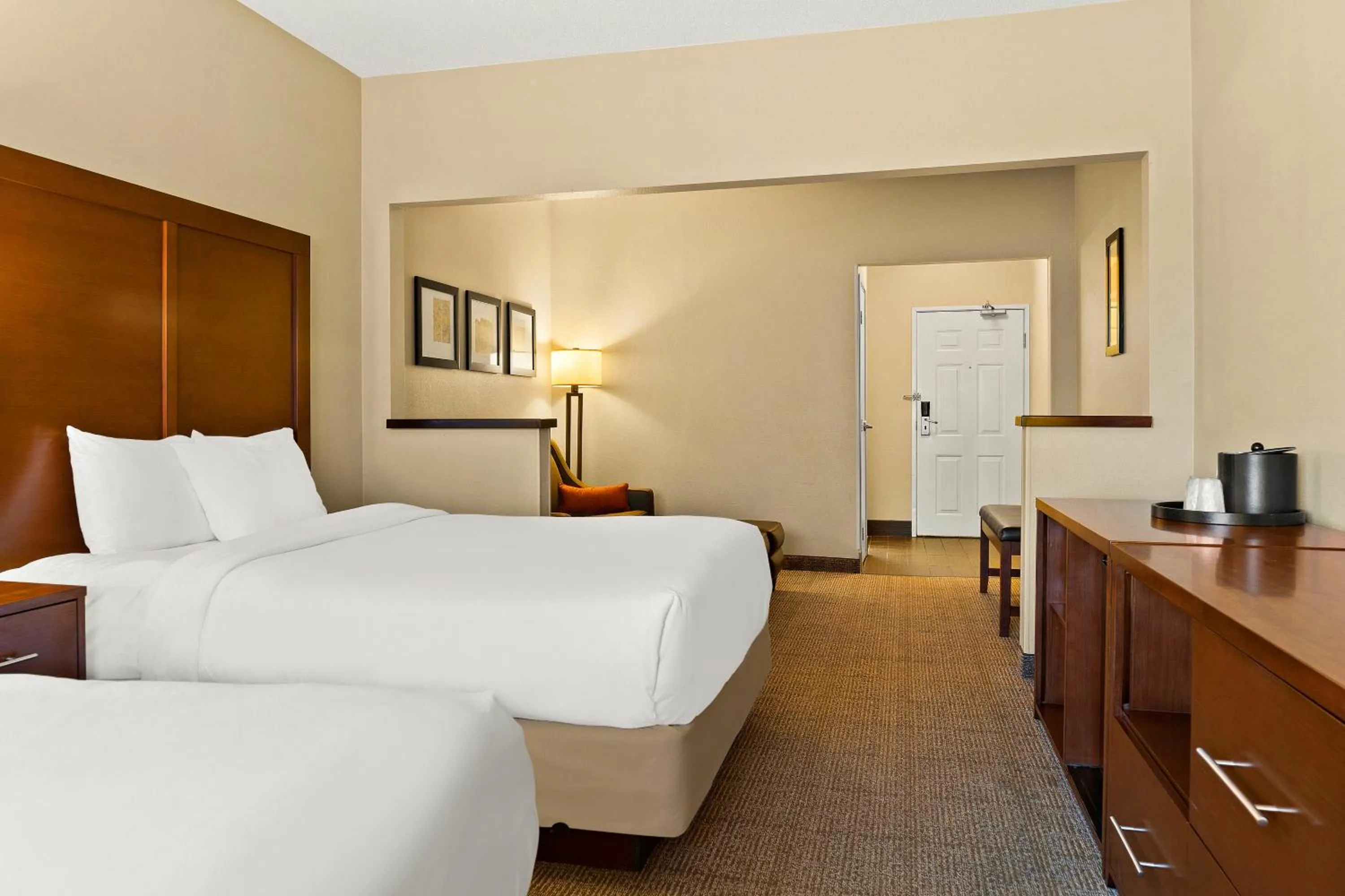 Photo of the whole room in Comfort Suites