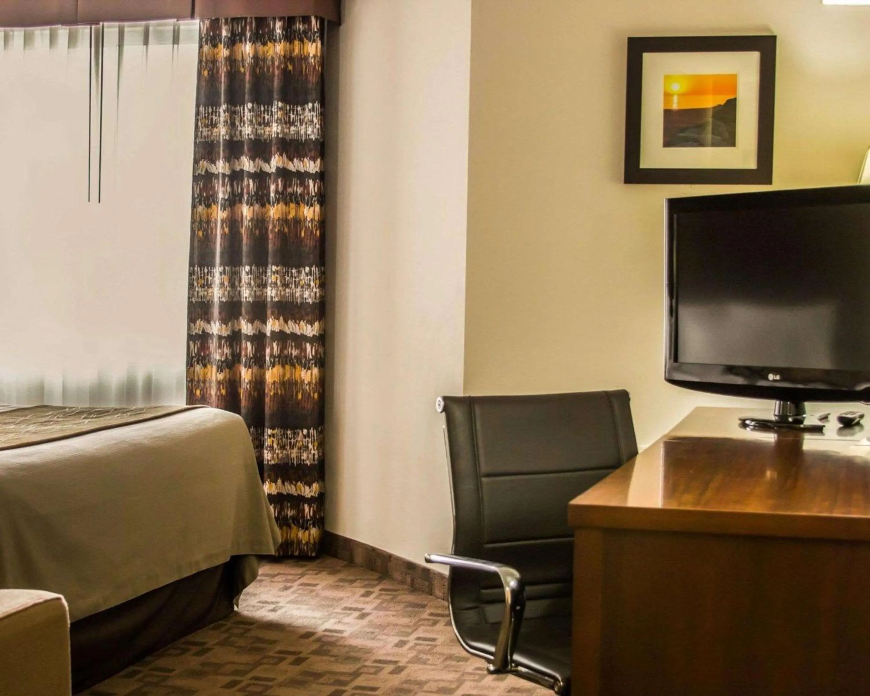 Photo of the whole room, Bed in Comfort Inn
