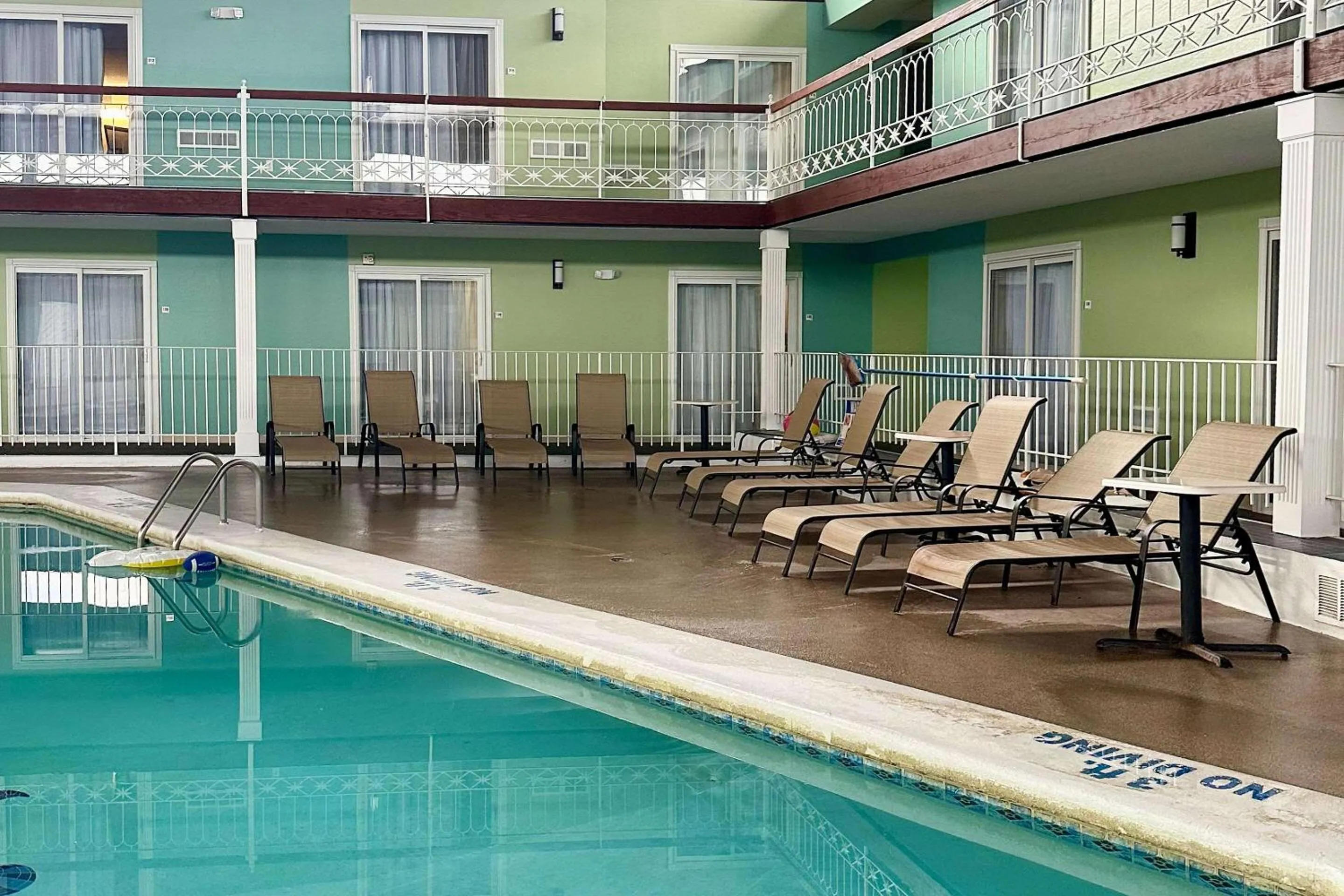 Swimming pool in Quality Inn & Suites Coldwater near I-69