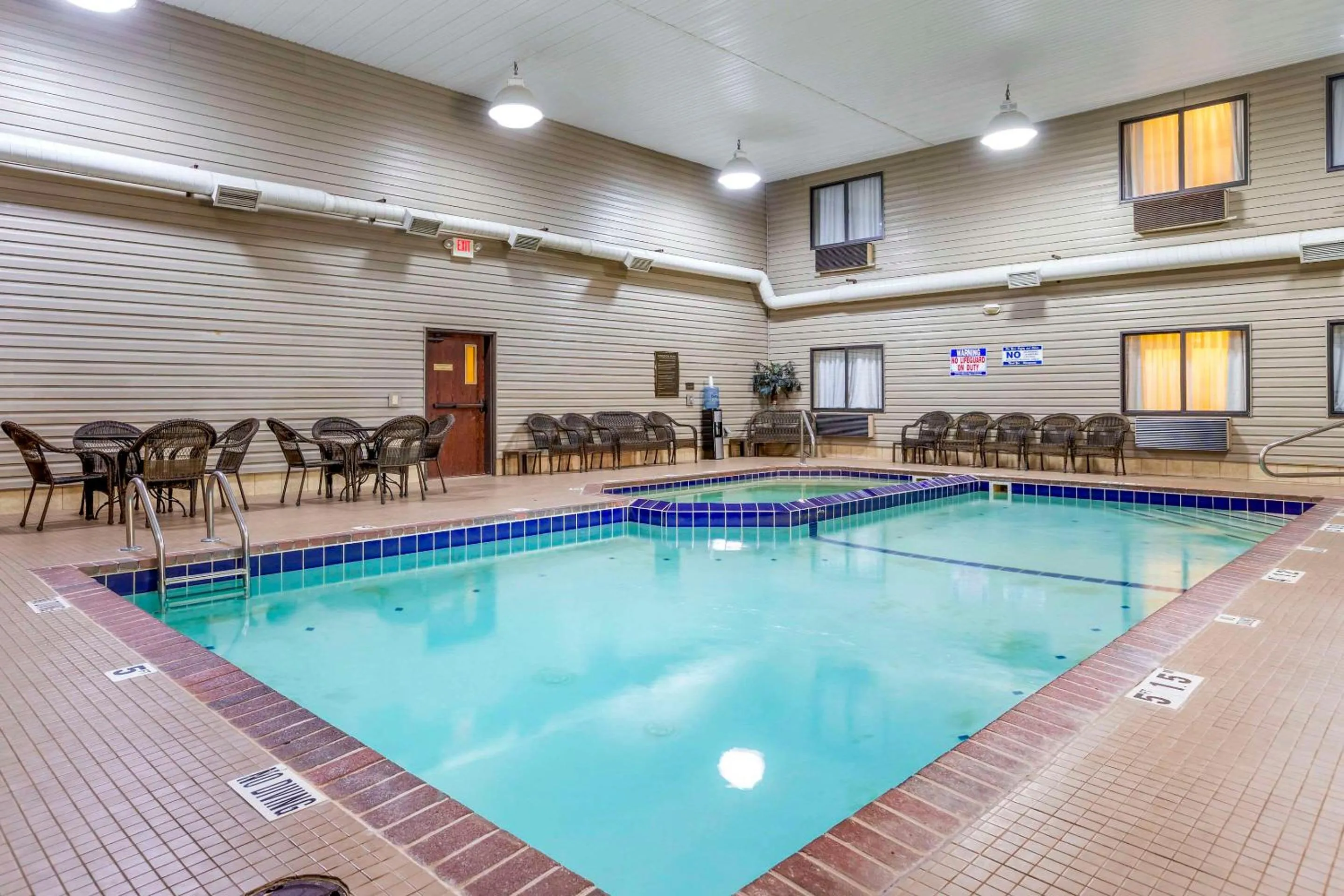 Swimming pool in Comfort Inn Sault Ste Marie MI