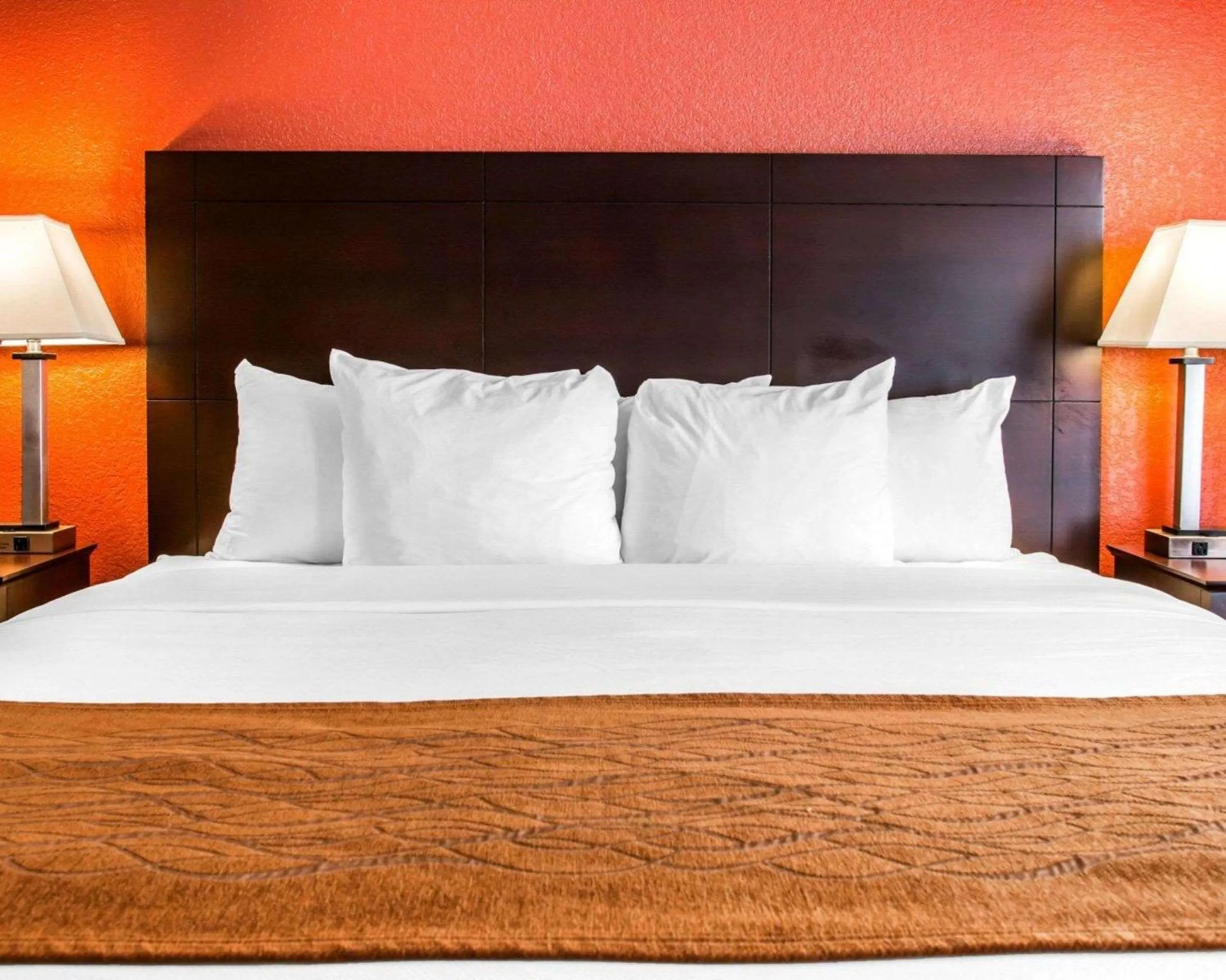 Photo of the whole room, Bed in Comfort Inn & Suites and Conference Center