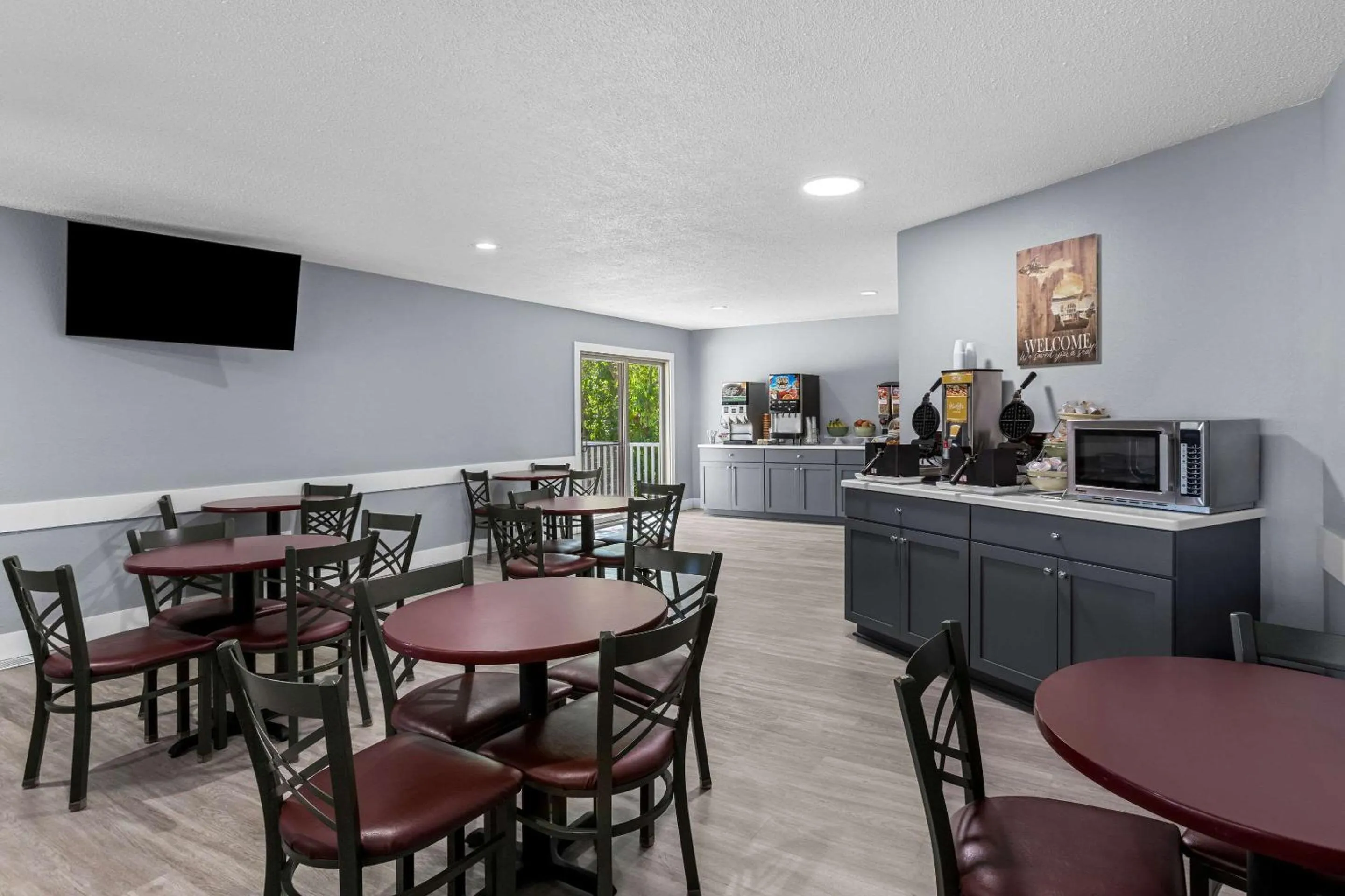 Breakfast in Quality Inn Lakefront