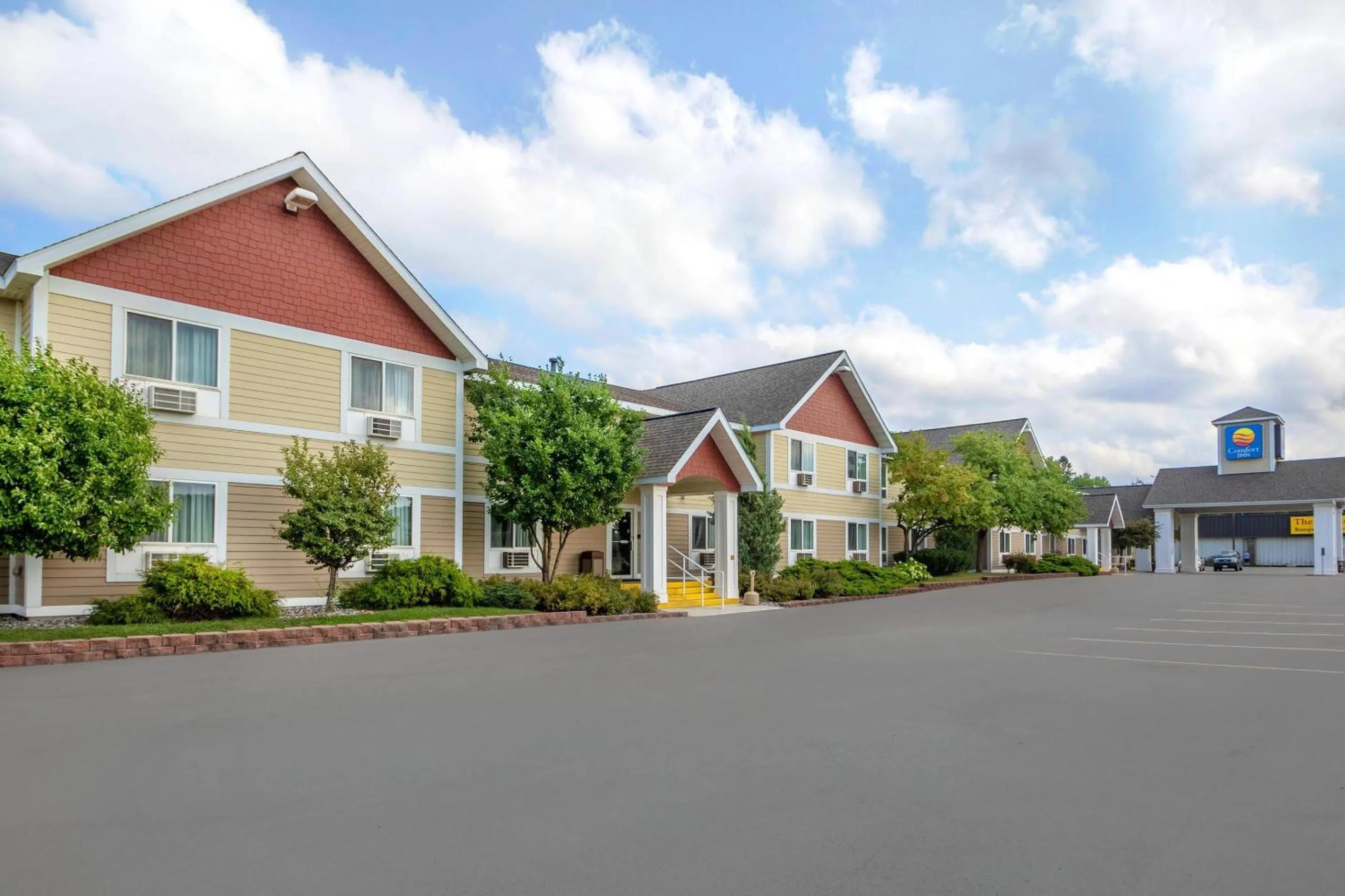 Property building in Comfort Inn Iron Mountain North