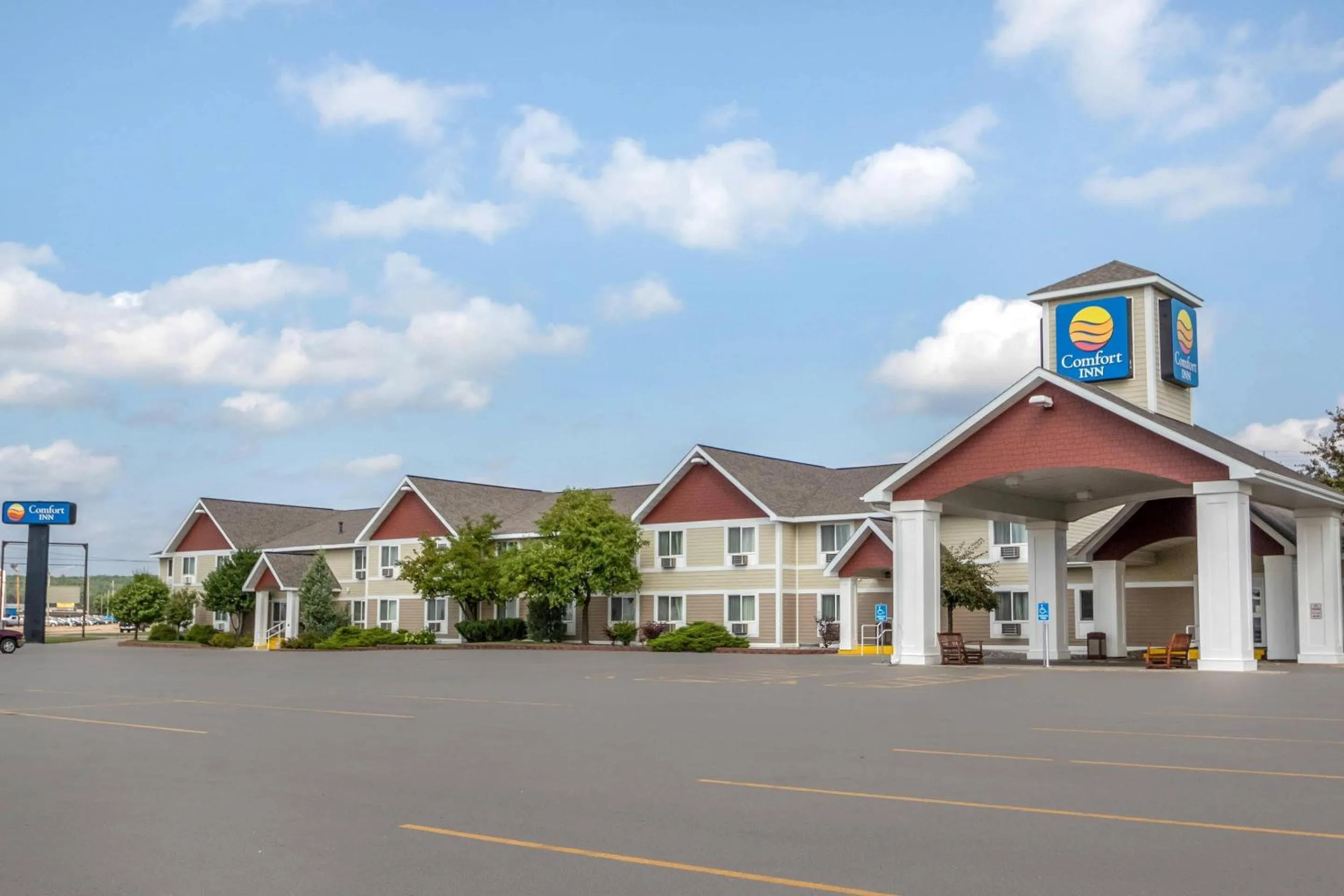 Property building in Comfort Inn Iron Mountain North
