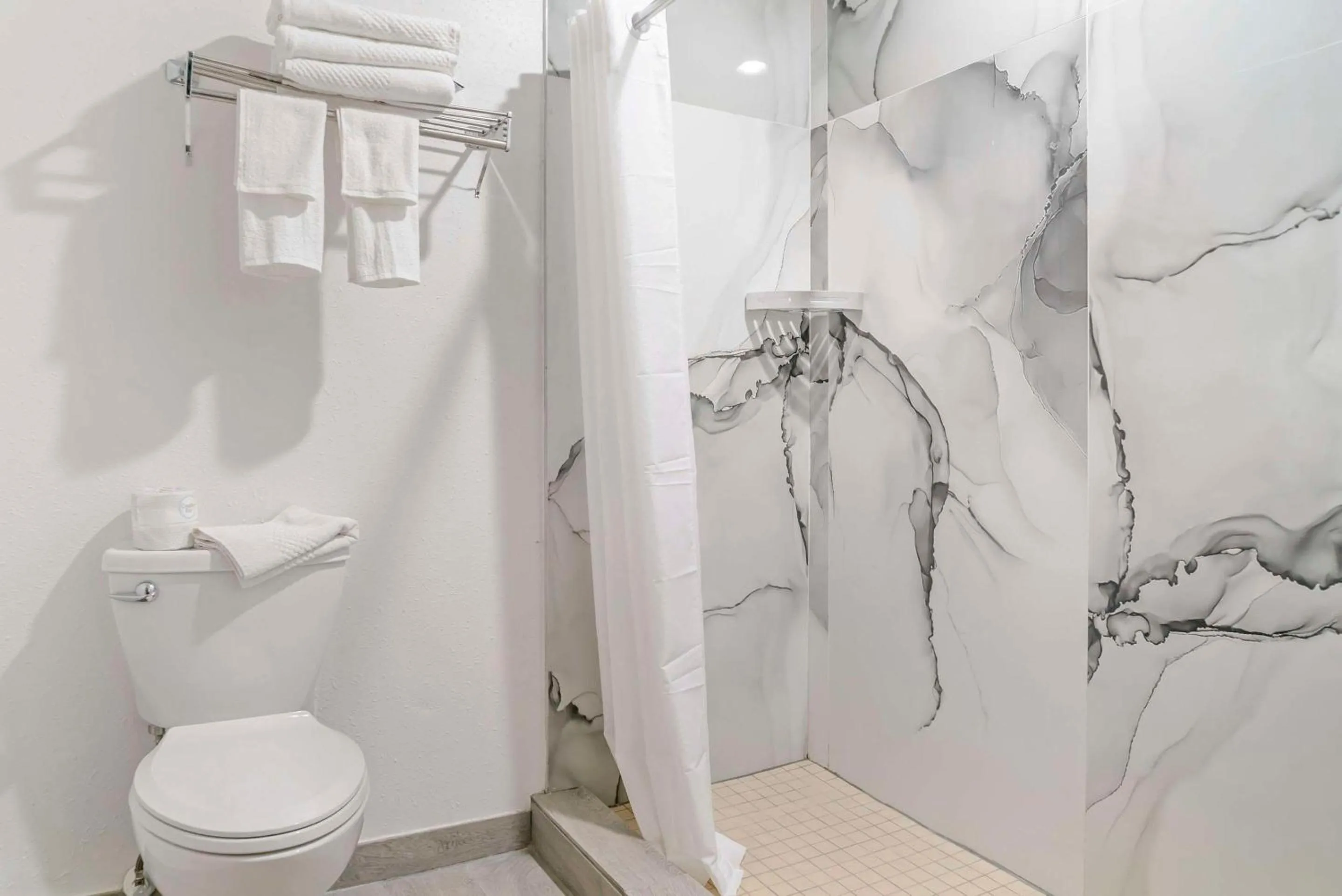 Bedroom in Econo Lodge Traverse City South