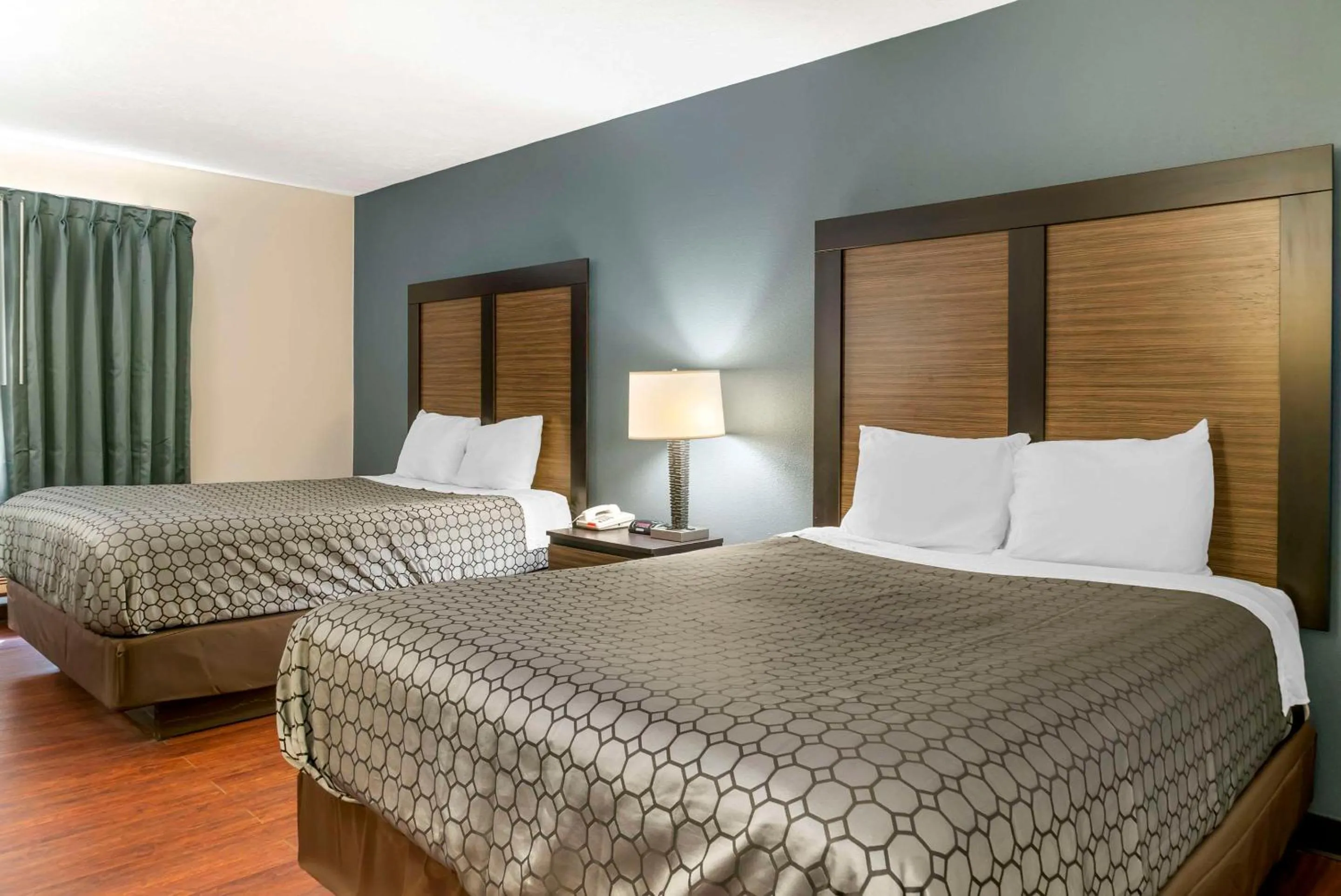 Bedroom, Bed in Econo Lodge Traverse City South