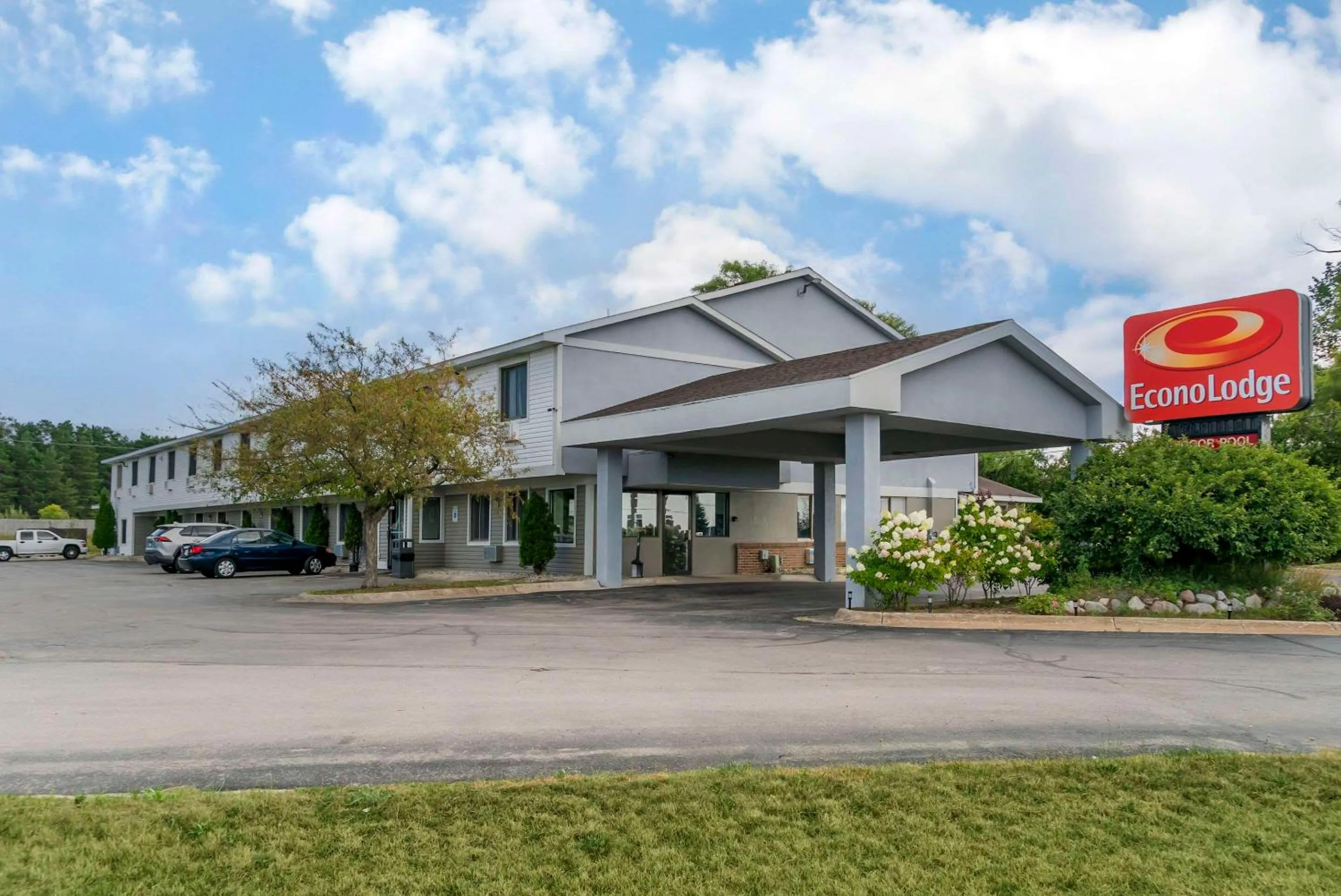 Property building in Econo Lodge Traverse City South