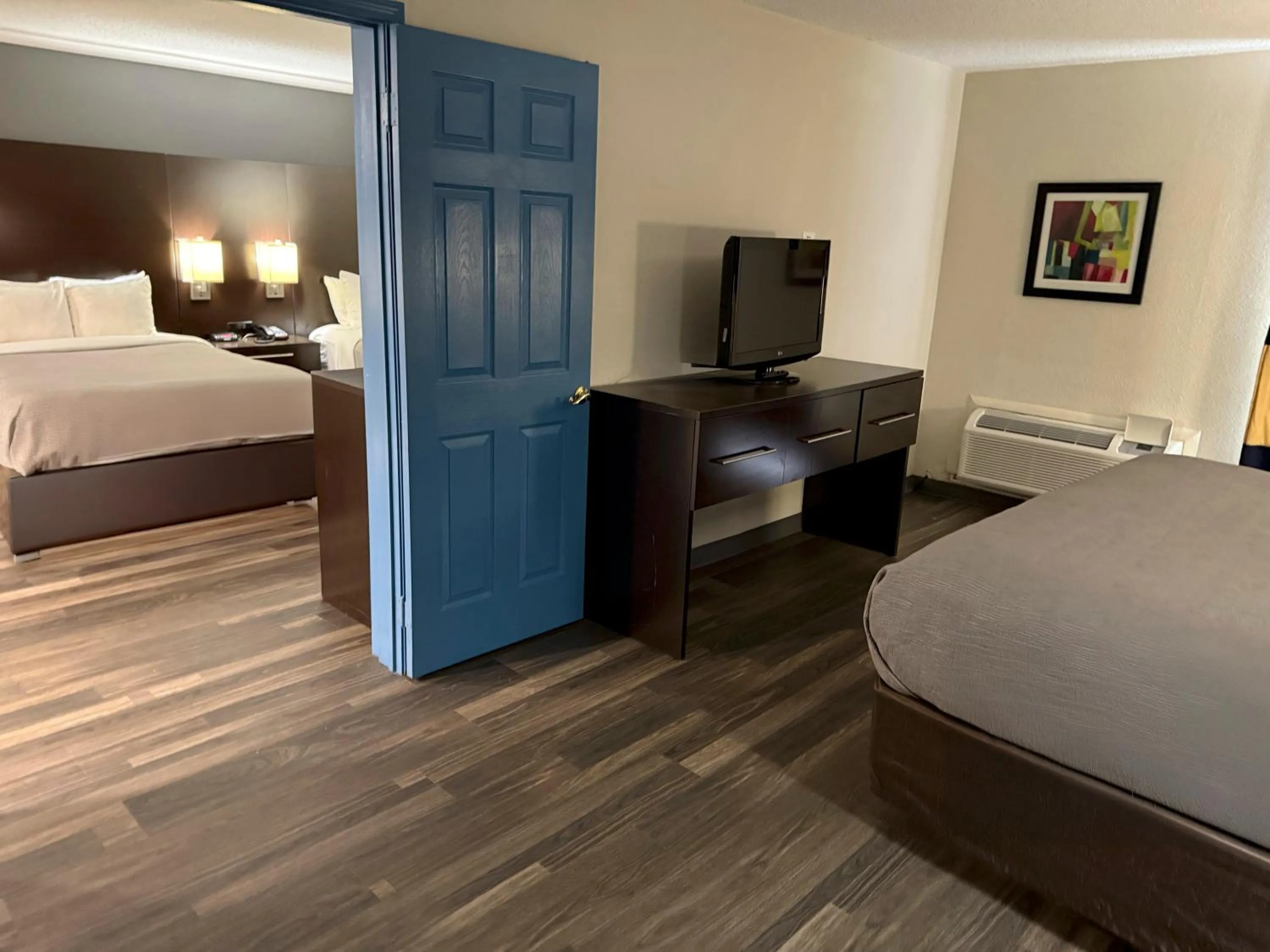 Bedroom, Bed in Quality Inn & Suites Banquet Center