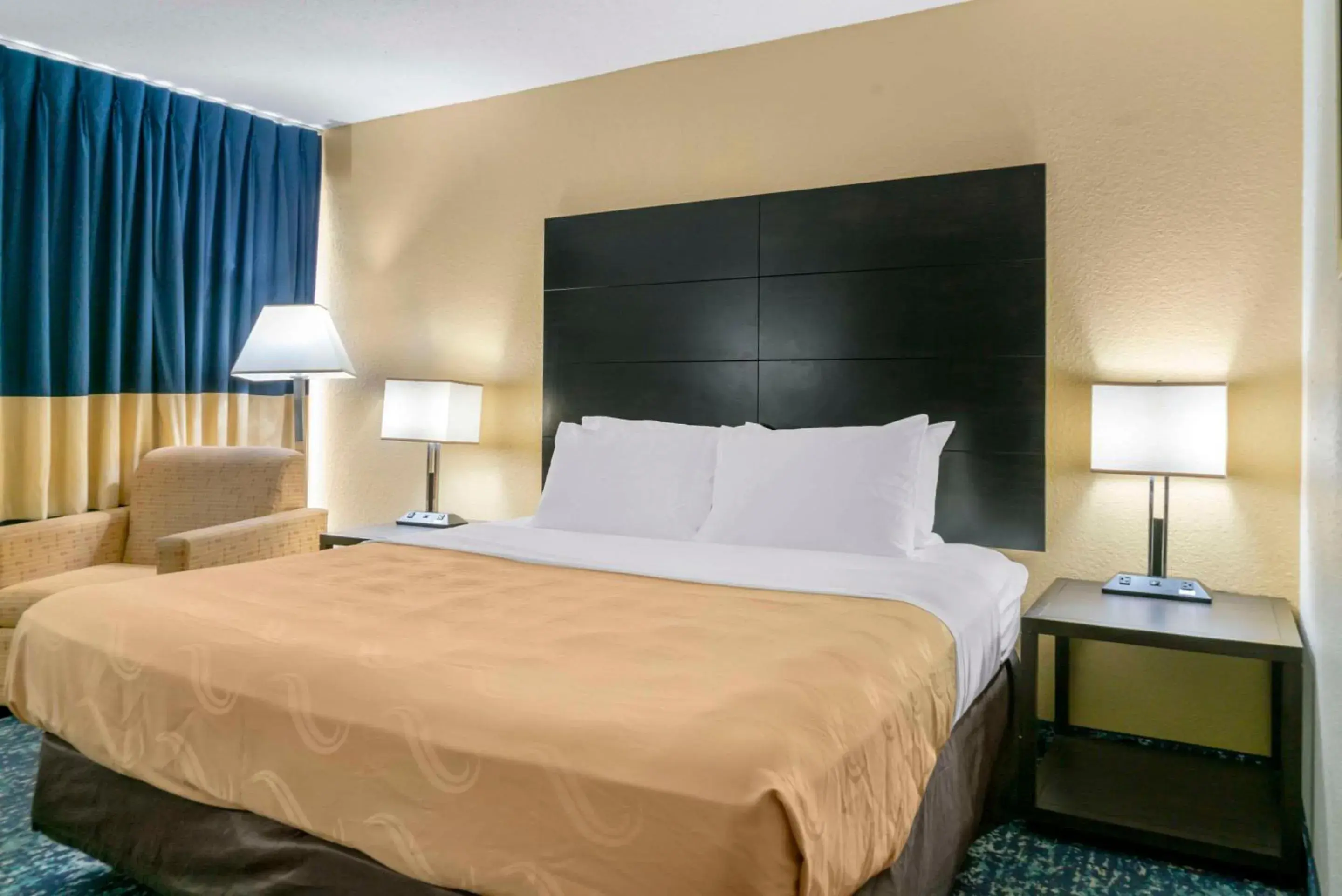 Efficiency King Room - Non-Smoking in Quality Inn & Suites Banquet Center Efficiency King Room - Non-Smoking in Quality Inn & Suites Banquet Center