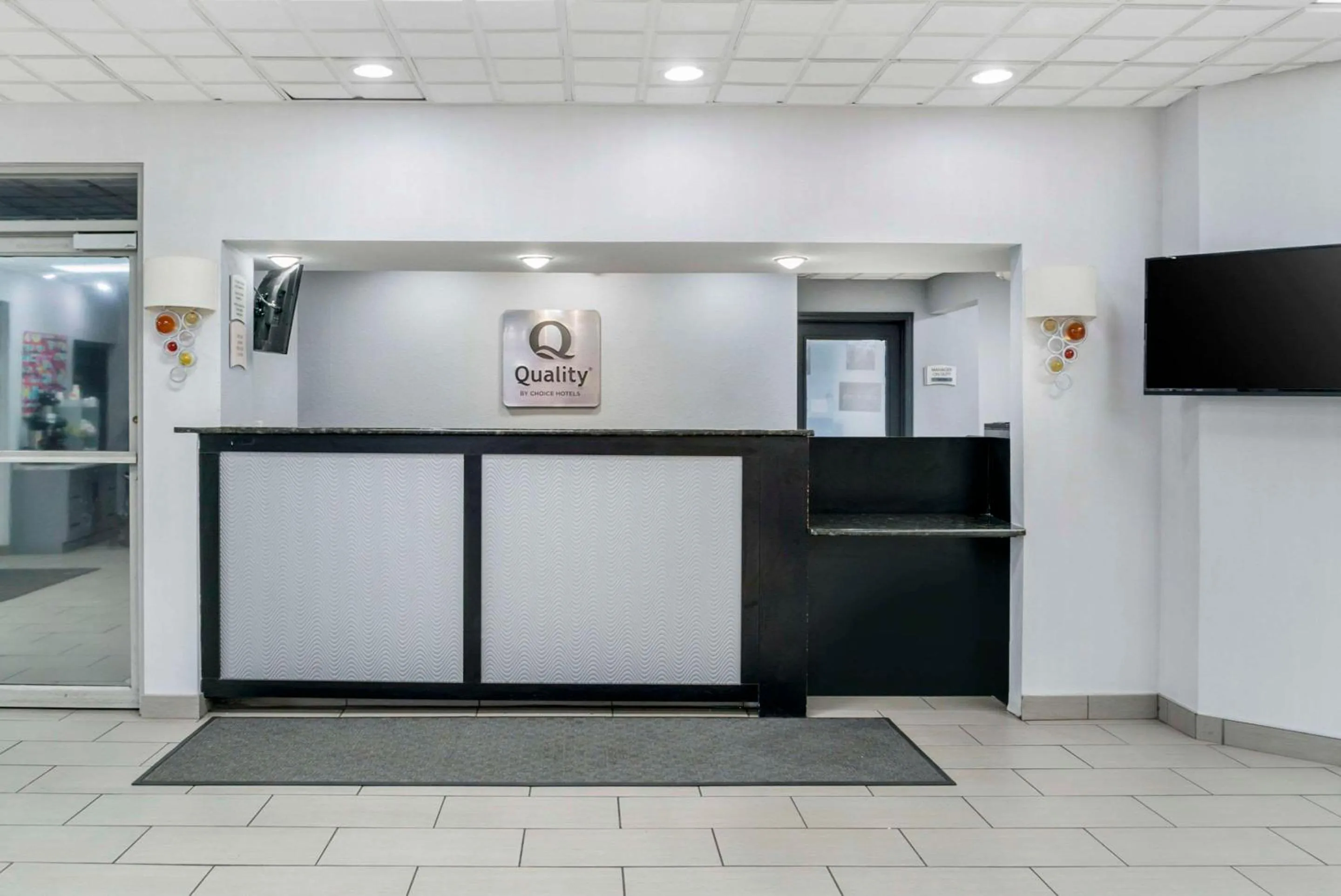 Lobby or reception in Quality Inn & Suites Banquet Center
