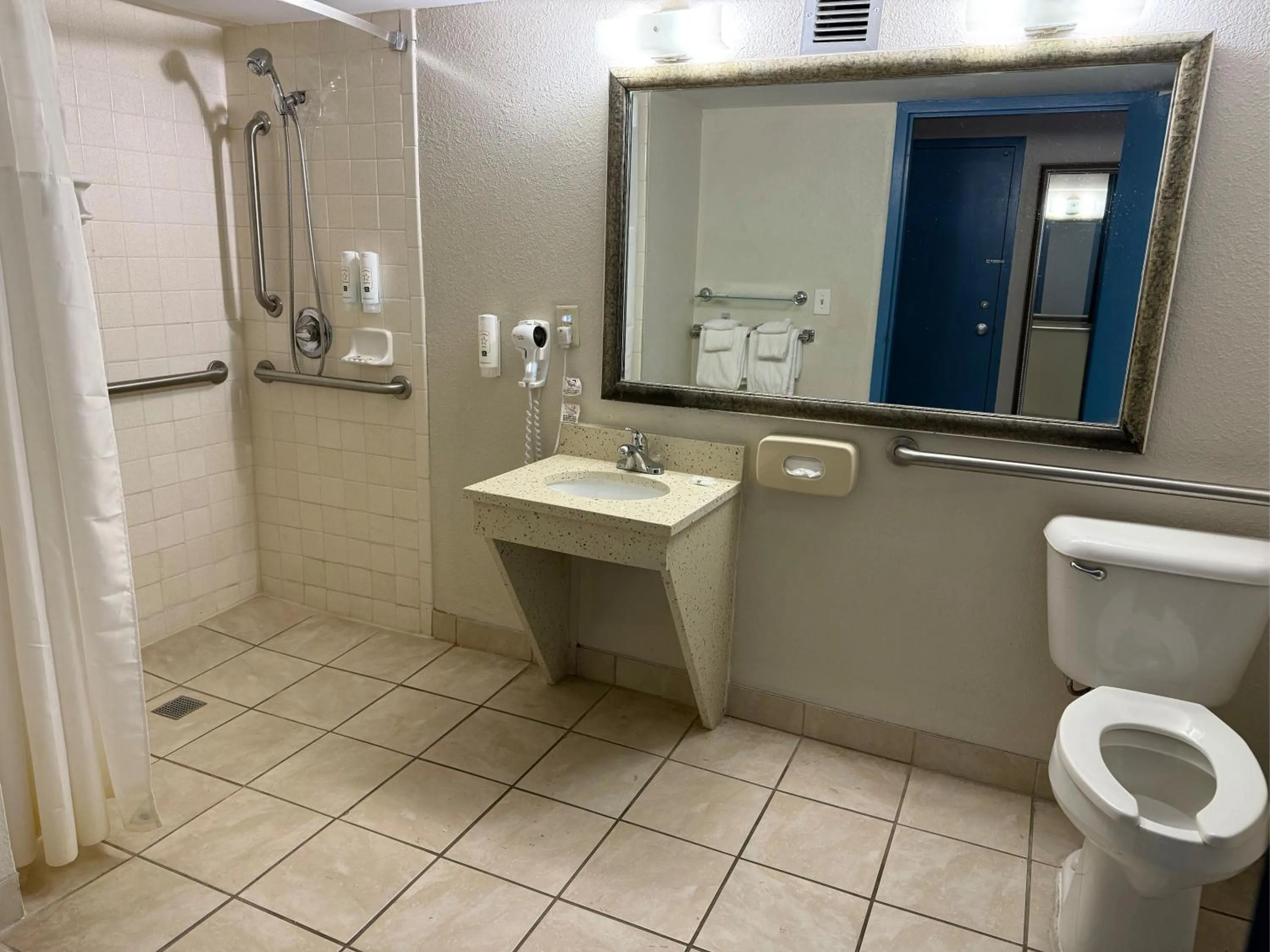 Bathroom in Quality Inn & Suites Banquet Center