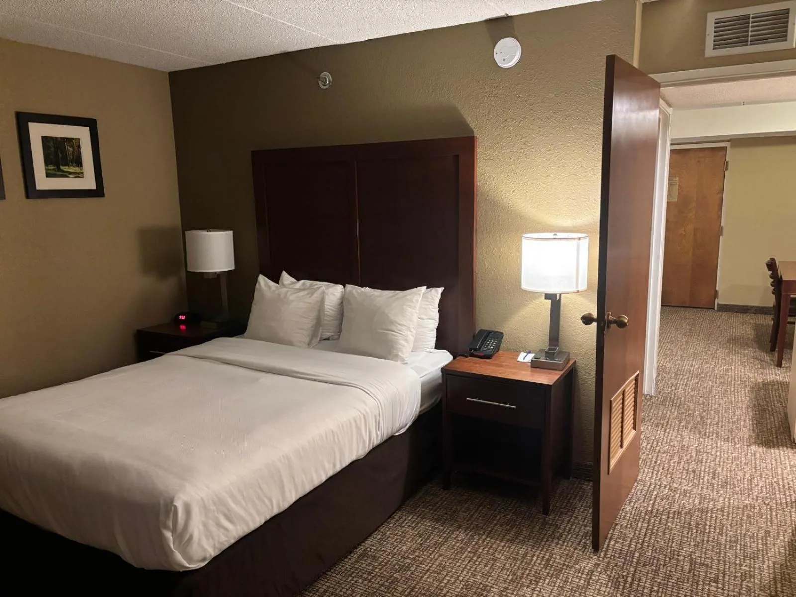 Bedroom, Bed in Comfort Inn Farmington Hills - Novi-Royal oaks-Southfield-Detroit Northwest