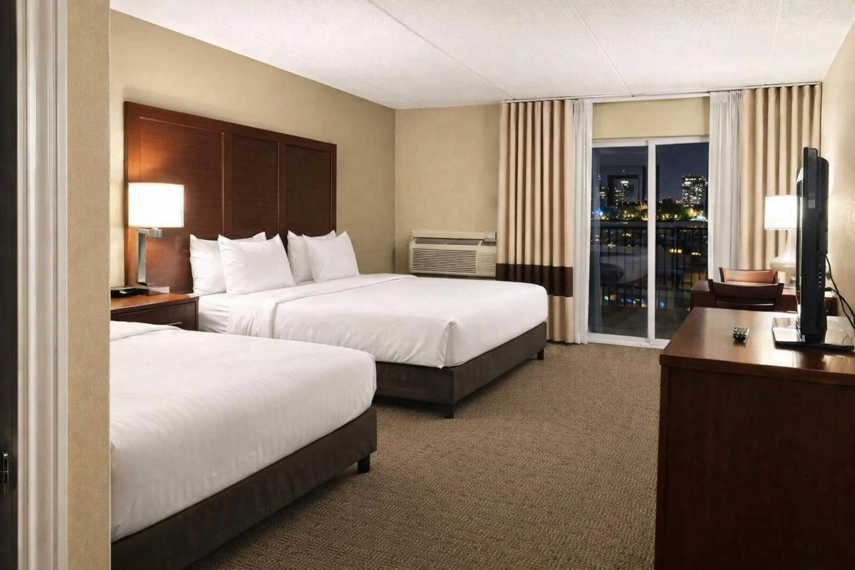 Bedroom, Bed in Comfort Inn Farmington Hills - Novi-Royal oaks-Southfield-Detroit Northwest