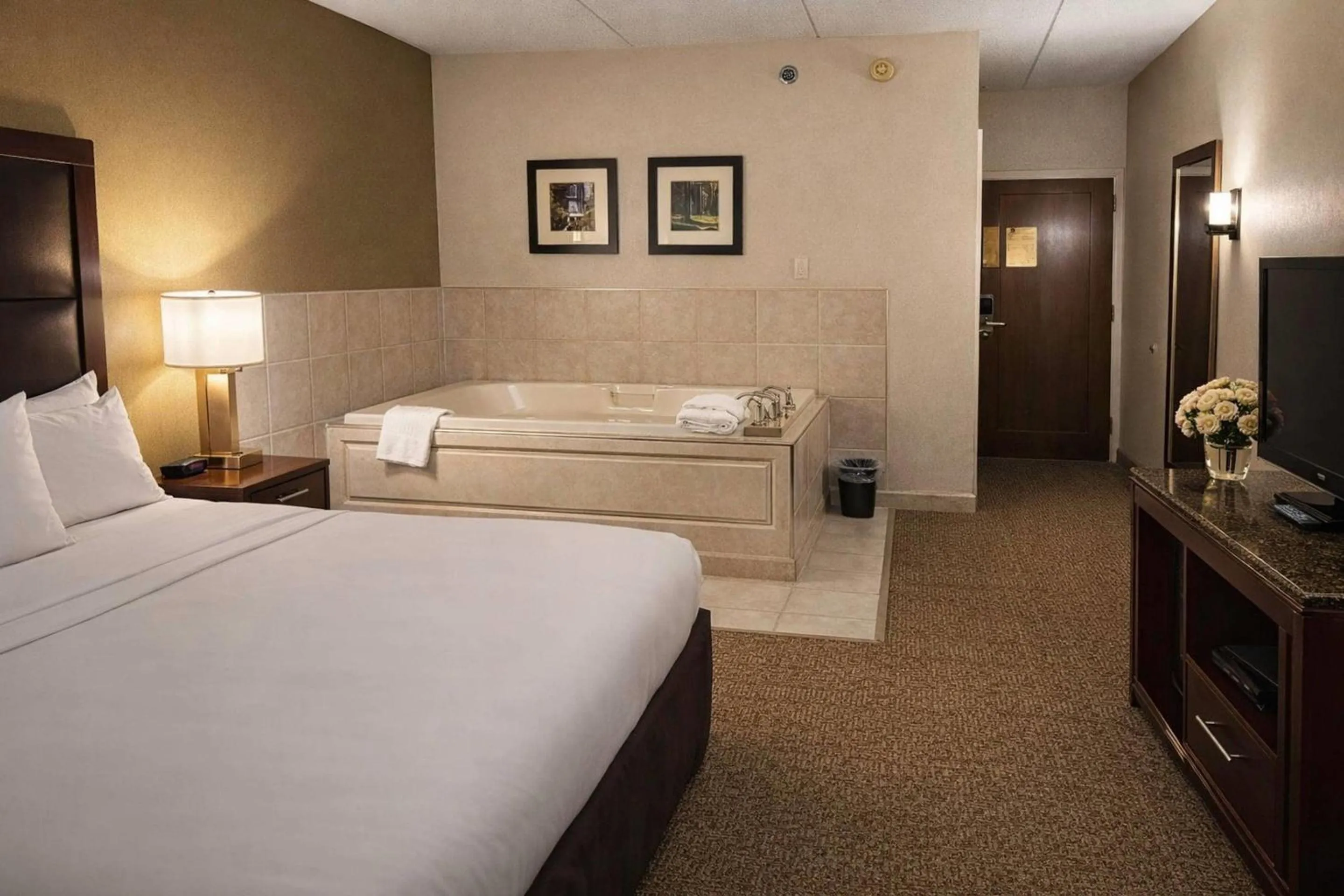 Bedroom, Bed in Comfort Inn Farmington Hills - Novi-Royal oaks-Southfield-Detroit Northwest