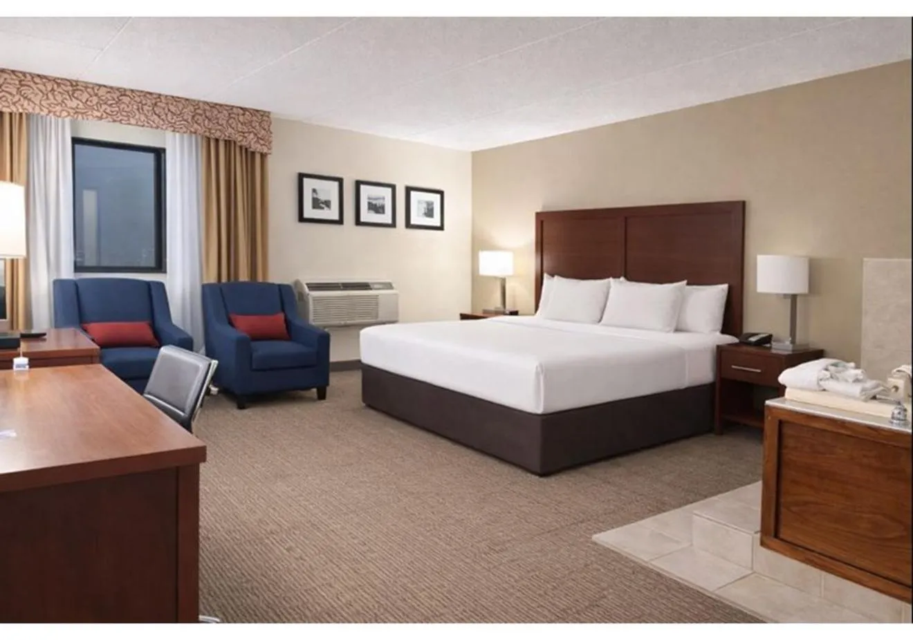 Bedroom, Bed in Comfort Inn Farmington Hills - Novi-Royal oaks-Southfield-Detroit Northwest