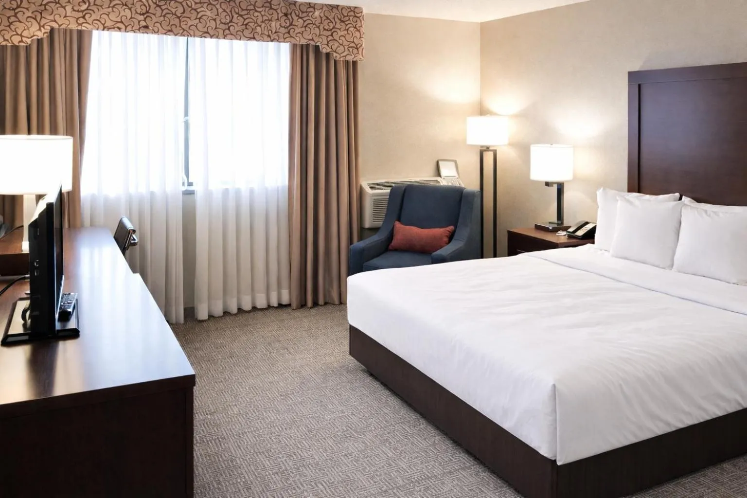 Bedroom, Bed in Comfort Inn Farmington Hills - Novi-Royal oaks-Southfield-Detroit Northwest