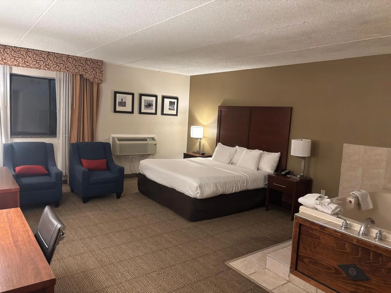 Photo of the whole room, Bed in Comfort Inn Farmington Hills - Novi-Royal oaks-Southfield-Detroit Northwest