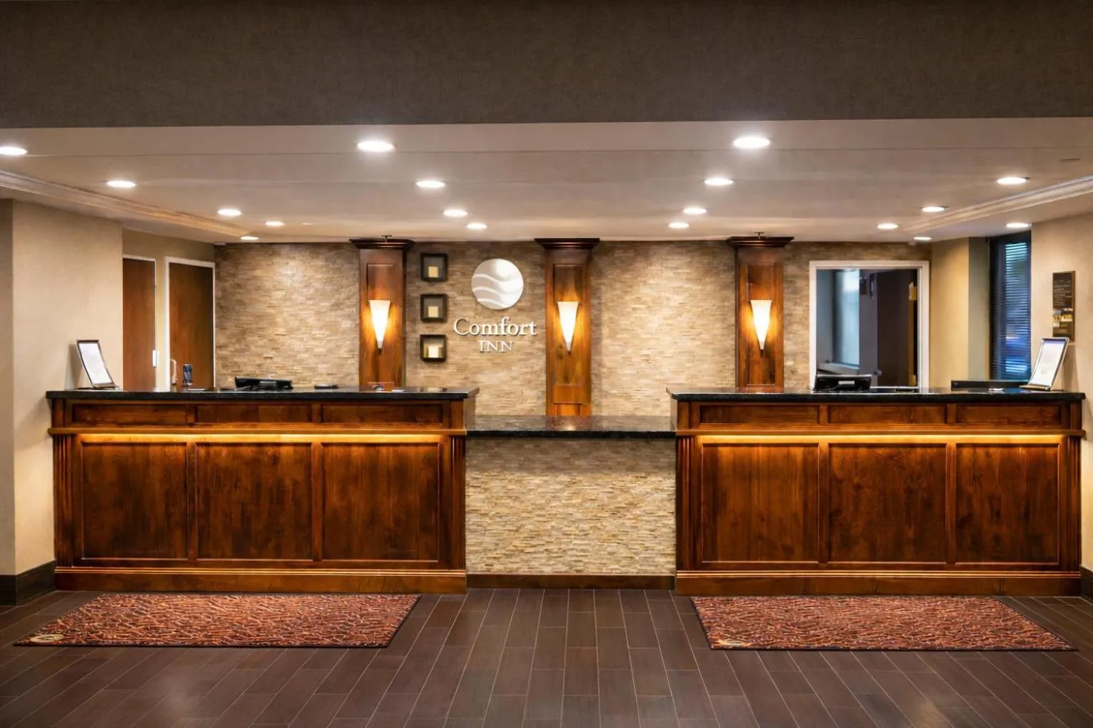 Lobby or reception in Comfort Inn Farmington Hills - Novi-Royal oaks-Southfield-Detroit Northwest