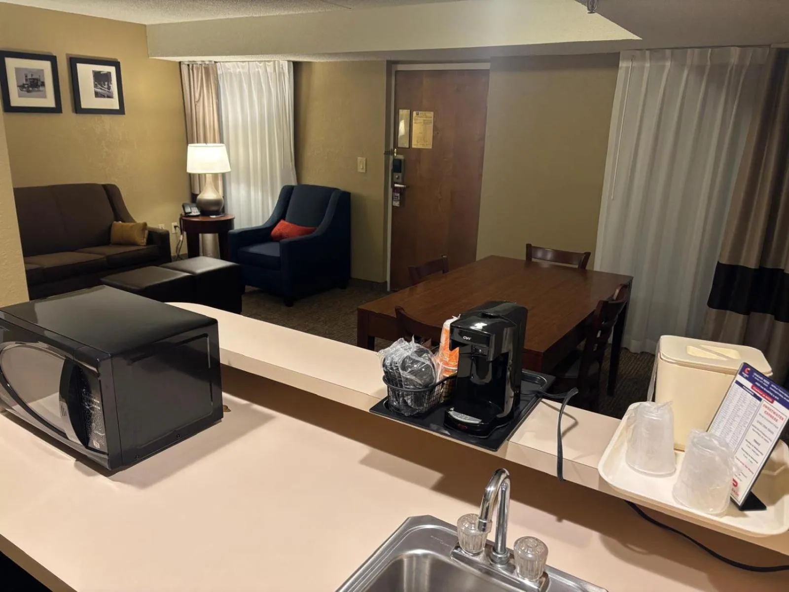 Living room in Comfort Inn Farmington Hills - Novi-Royal oaks-Southfield-Detroit Northwest