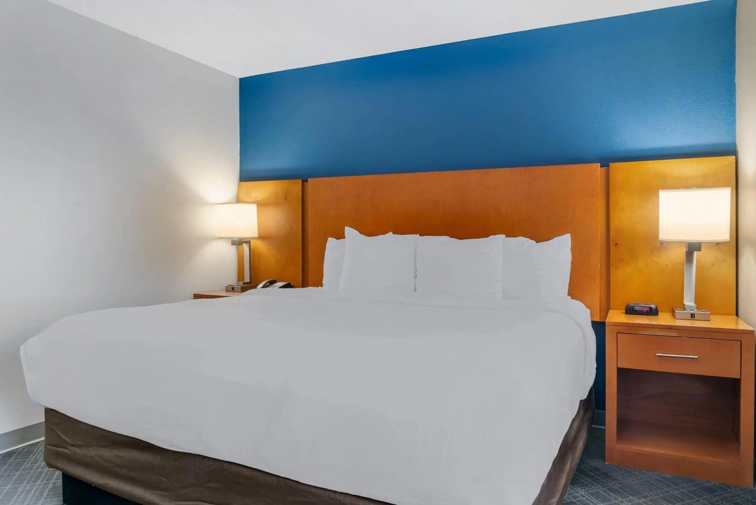 Bedroom, Bed in Comfort Suites Auburn Hills-Detroit