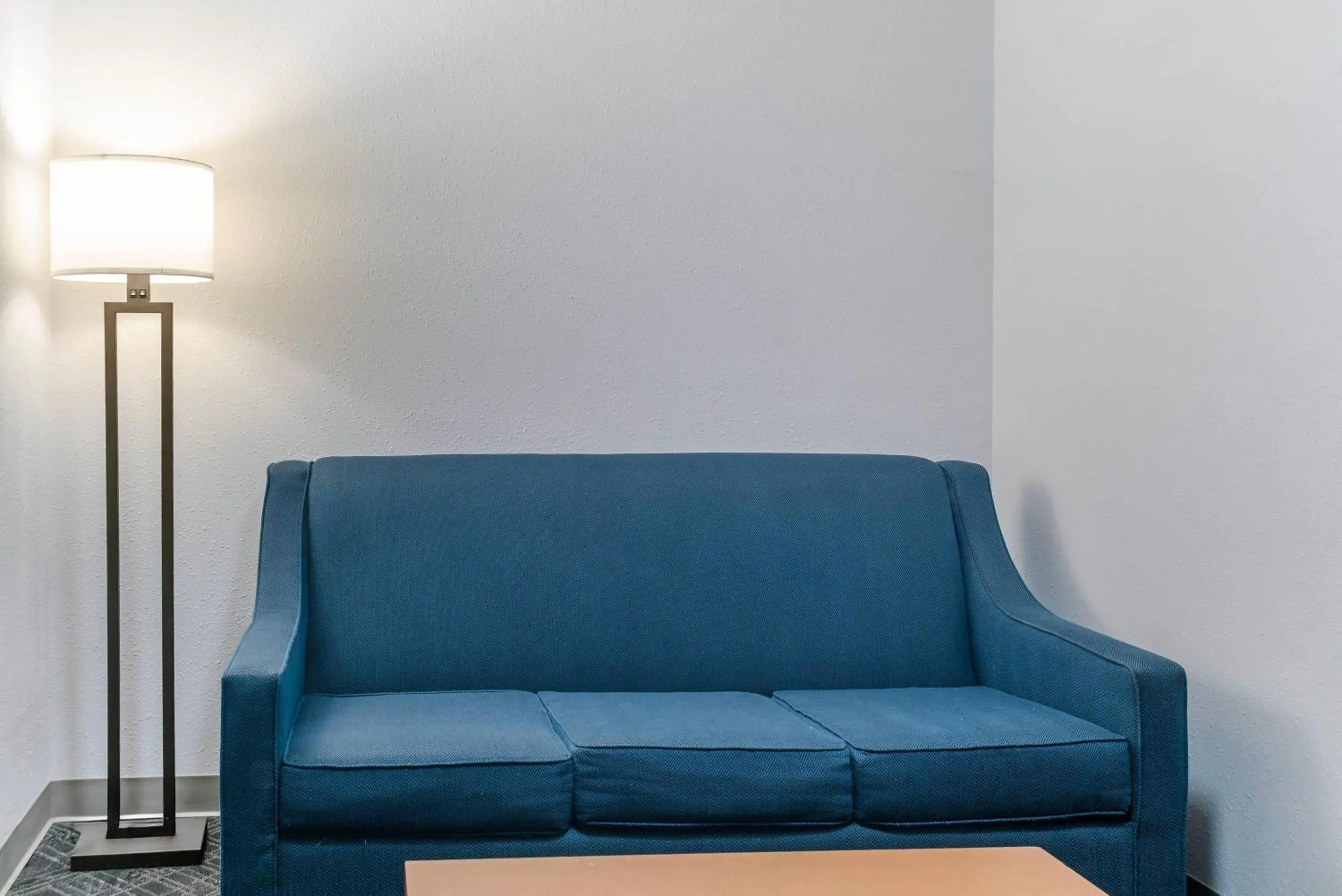 Bedroom in Comfort Suites Auburn Hills-Detroit