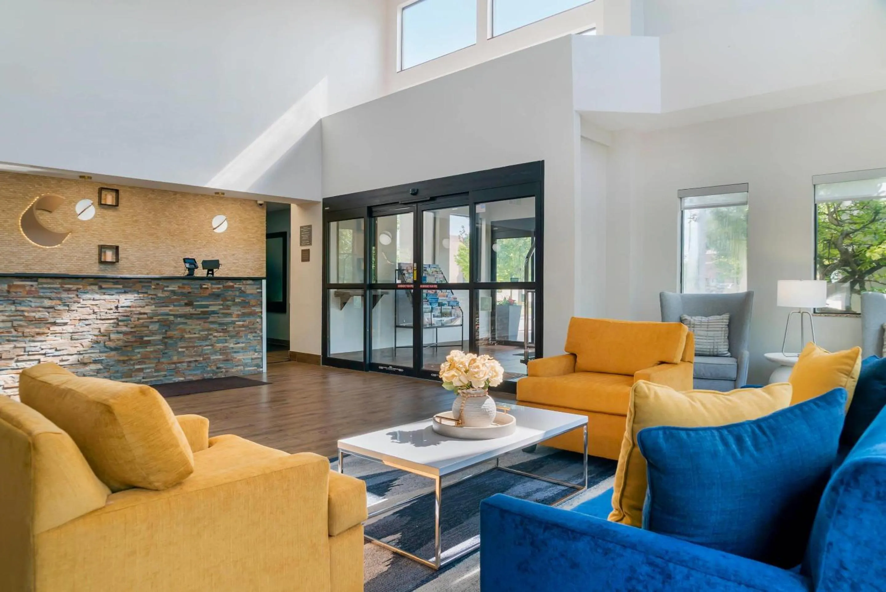 Lobby or reception in Comfort Suites Auburn Hills-Detroit