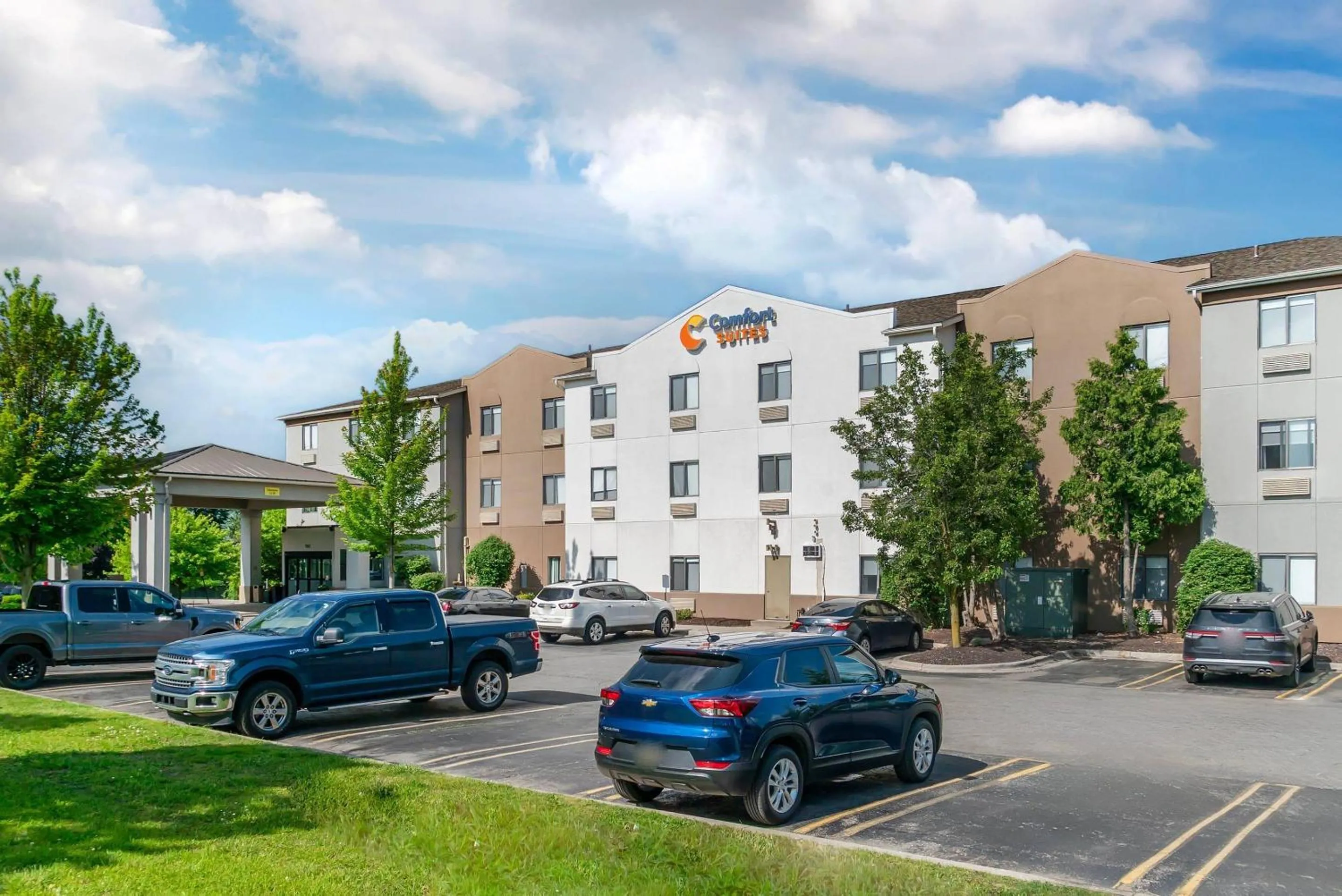 Property building in Comfort Suites Auburn Hills-Detroit