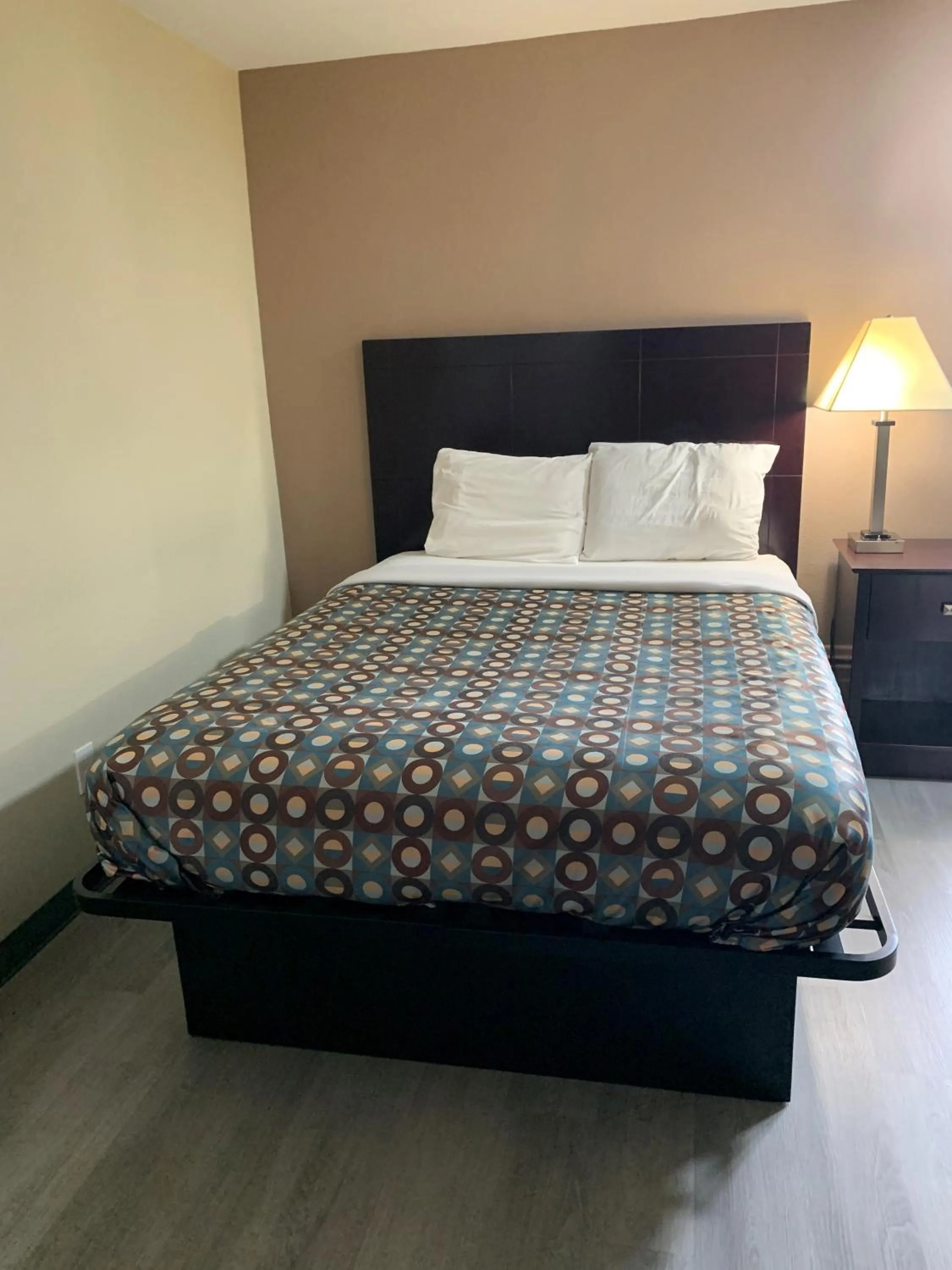 Bed in Baymont by Wyndham Iron Mountain