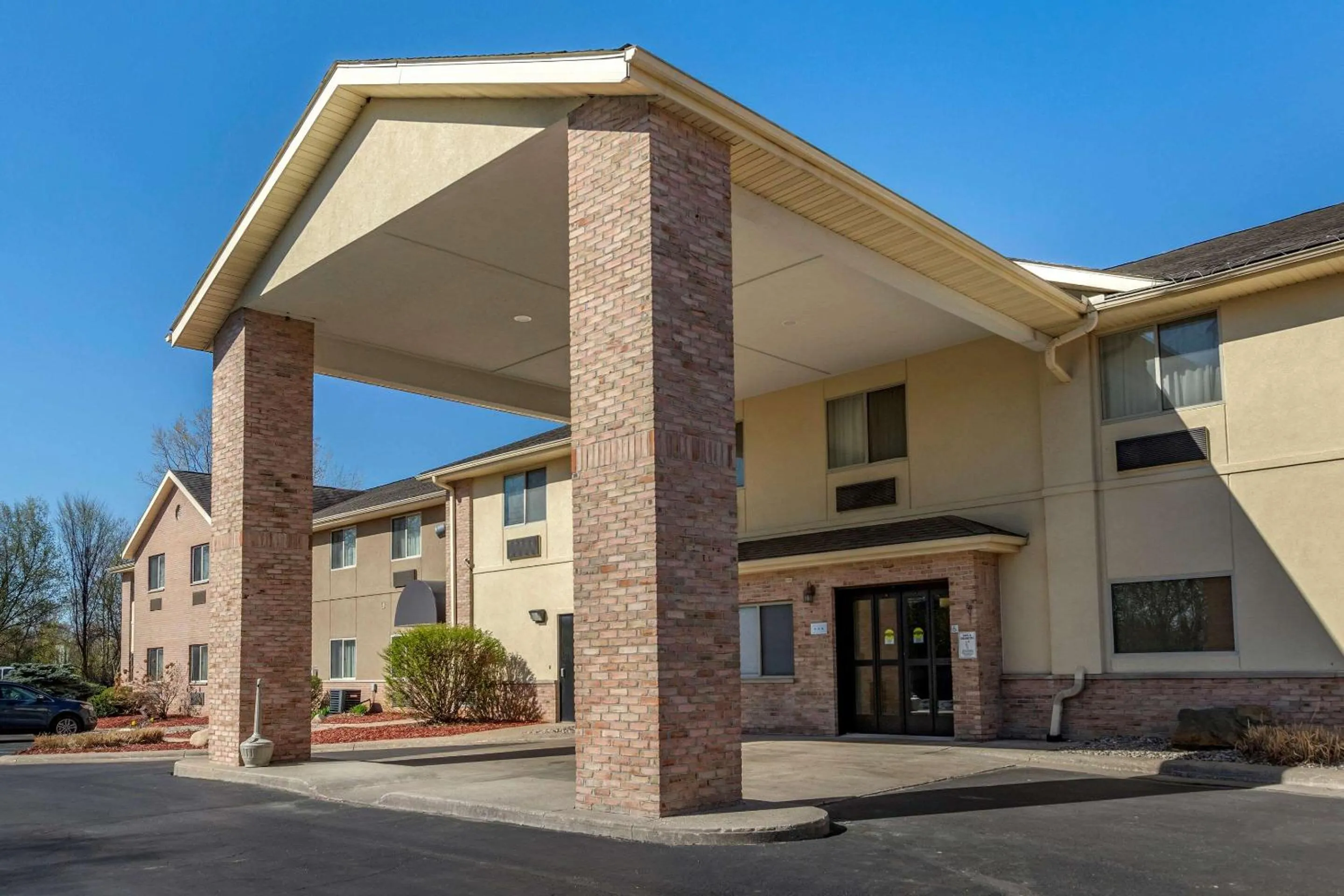 Property building in Comfort Inn & Suites Paw Paw