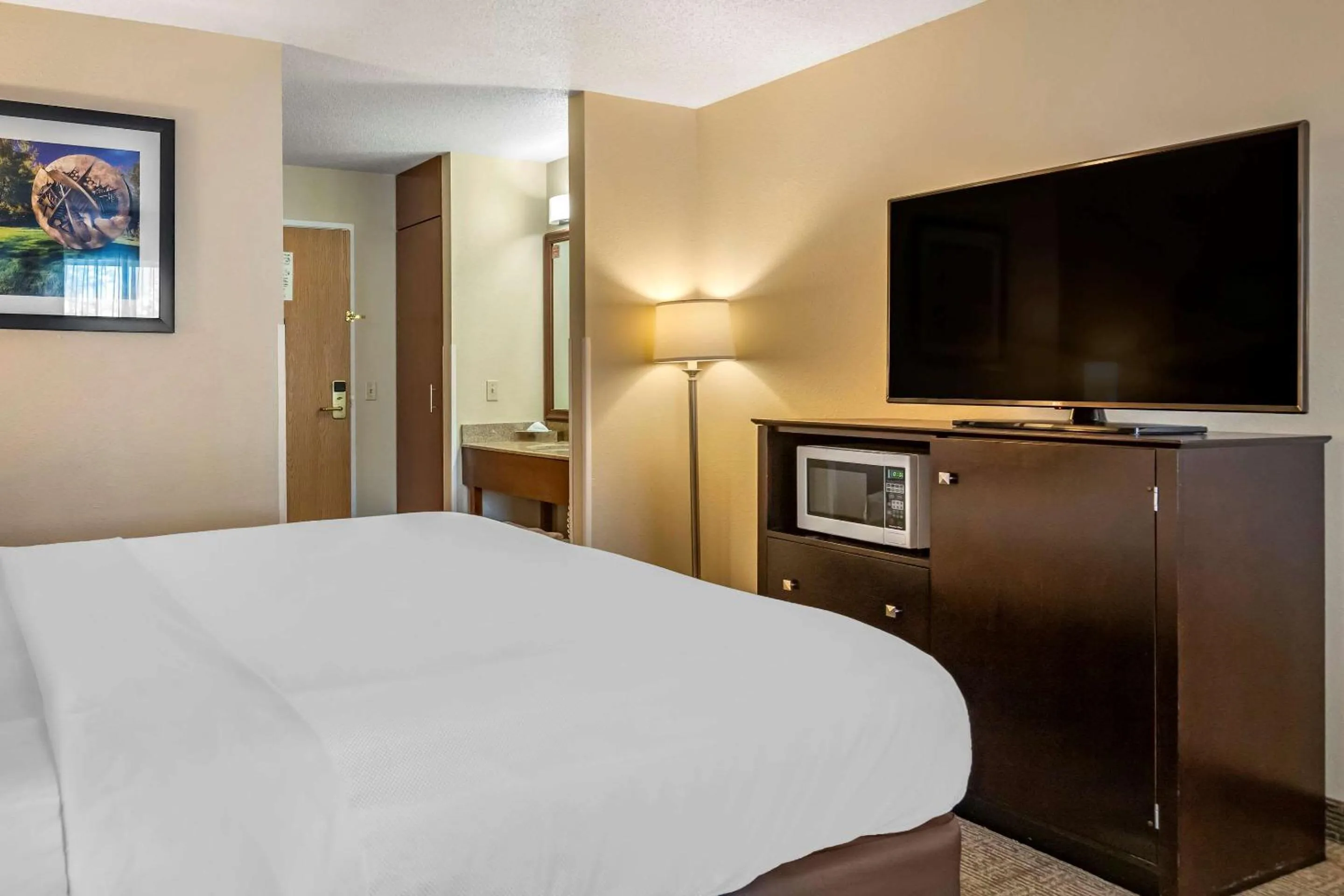 Photo of the whole room, Bed in Comfort Inn & Suites Paw Paw