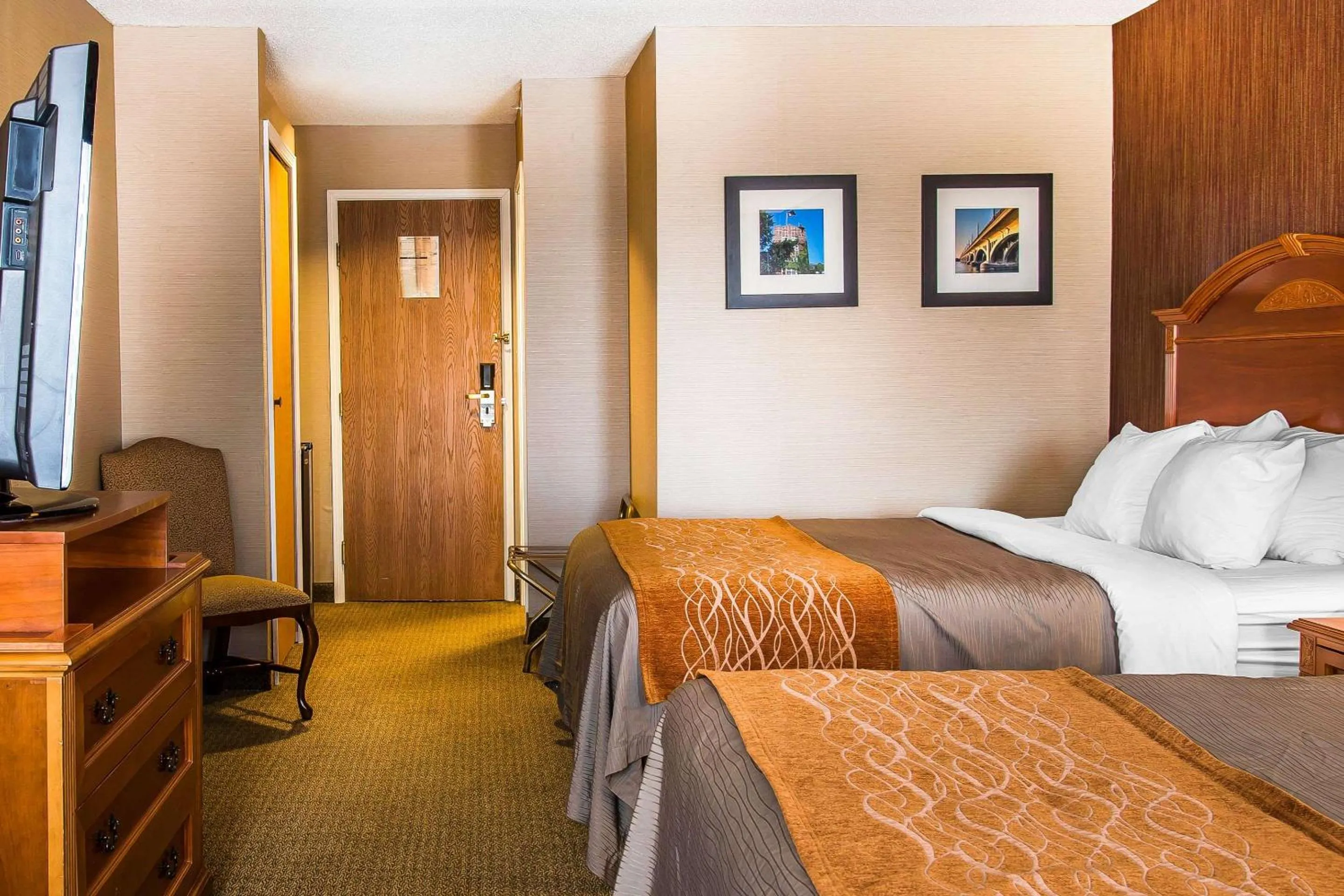 Photo of the whole room, Bed in Comfort Inn Chelsea