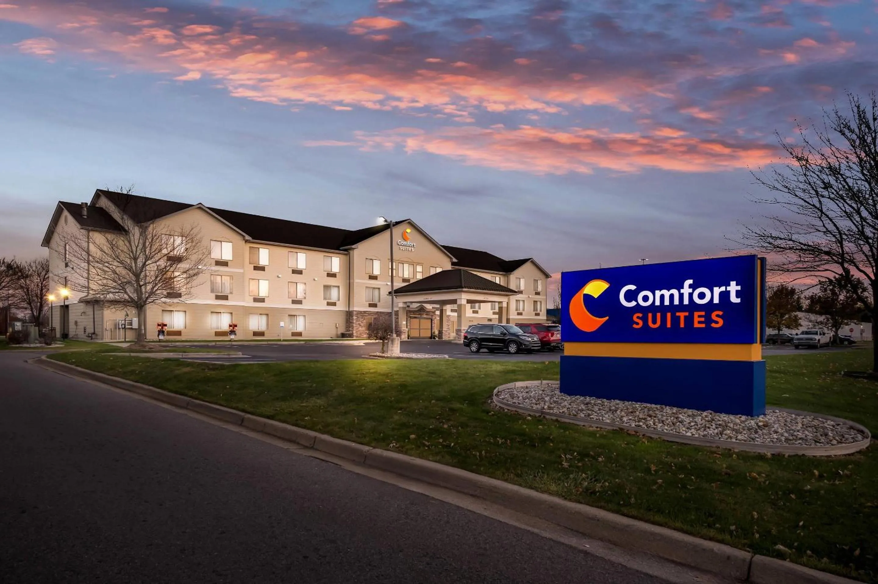 Property building in Comfort Suites Grandville - Grand Rapids SW