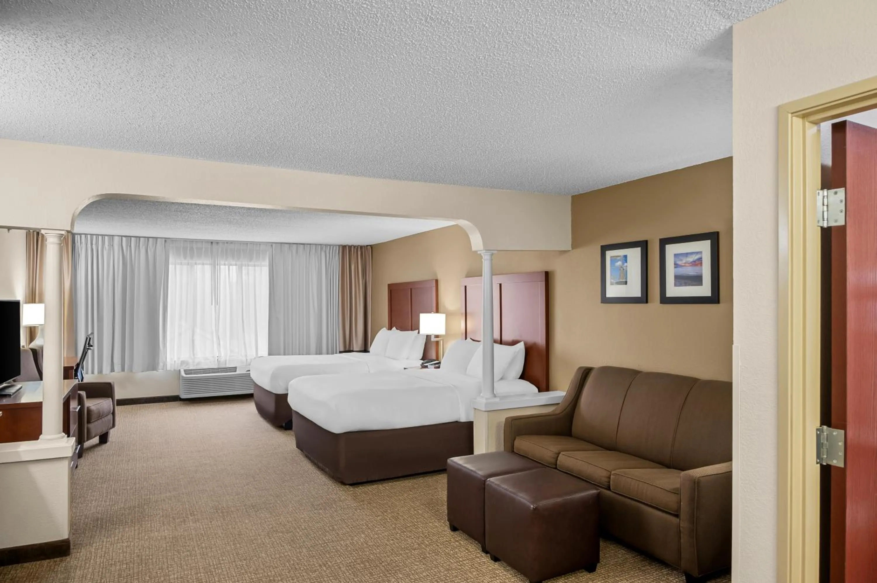 Bedroom, Bed in Comfort Suites Grandville - Grand Rapids SW