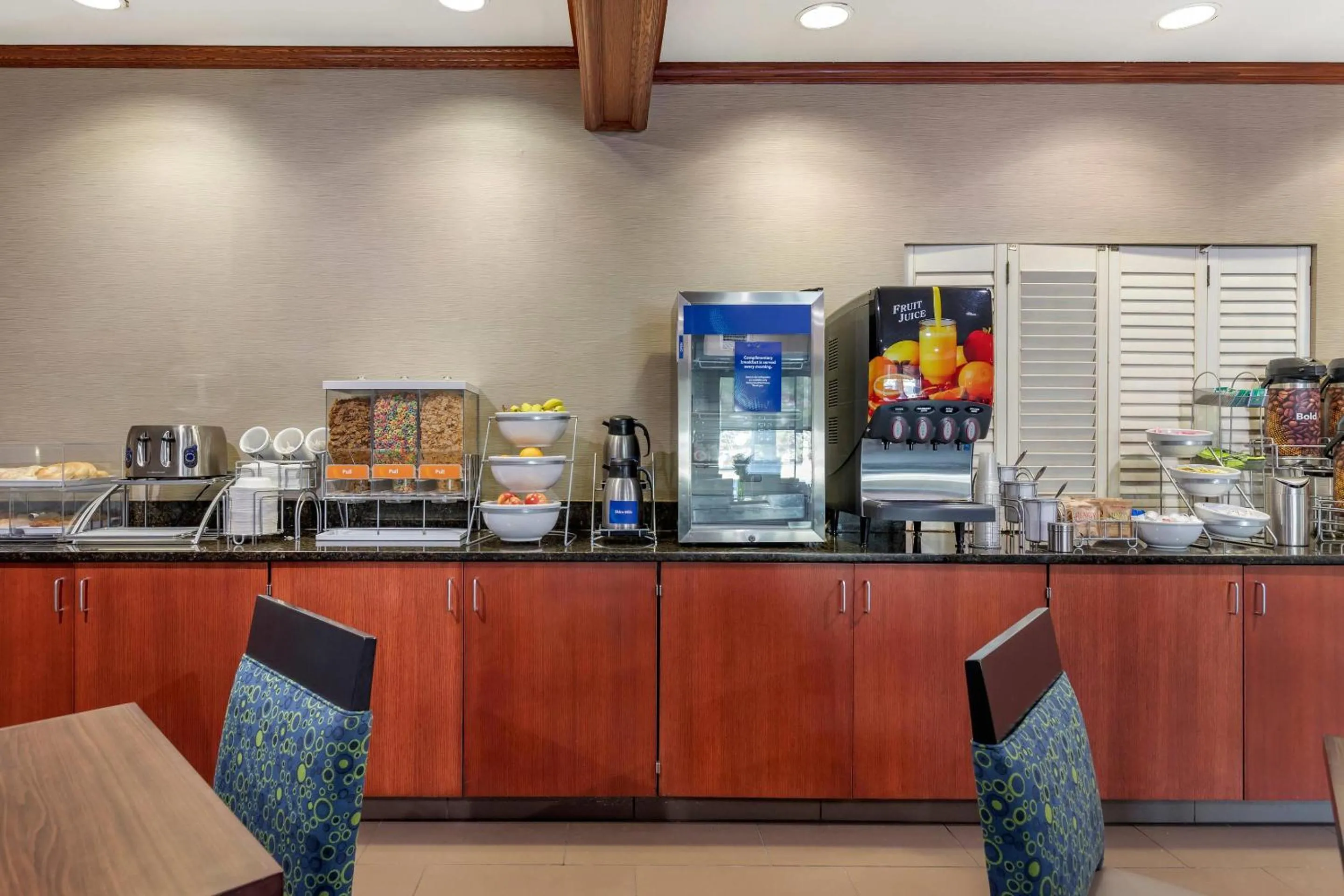 Breakfast in Comfort Suites Grandville - Grand Rapids SW