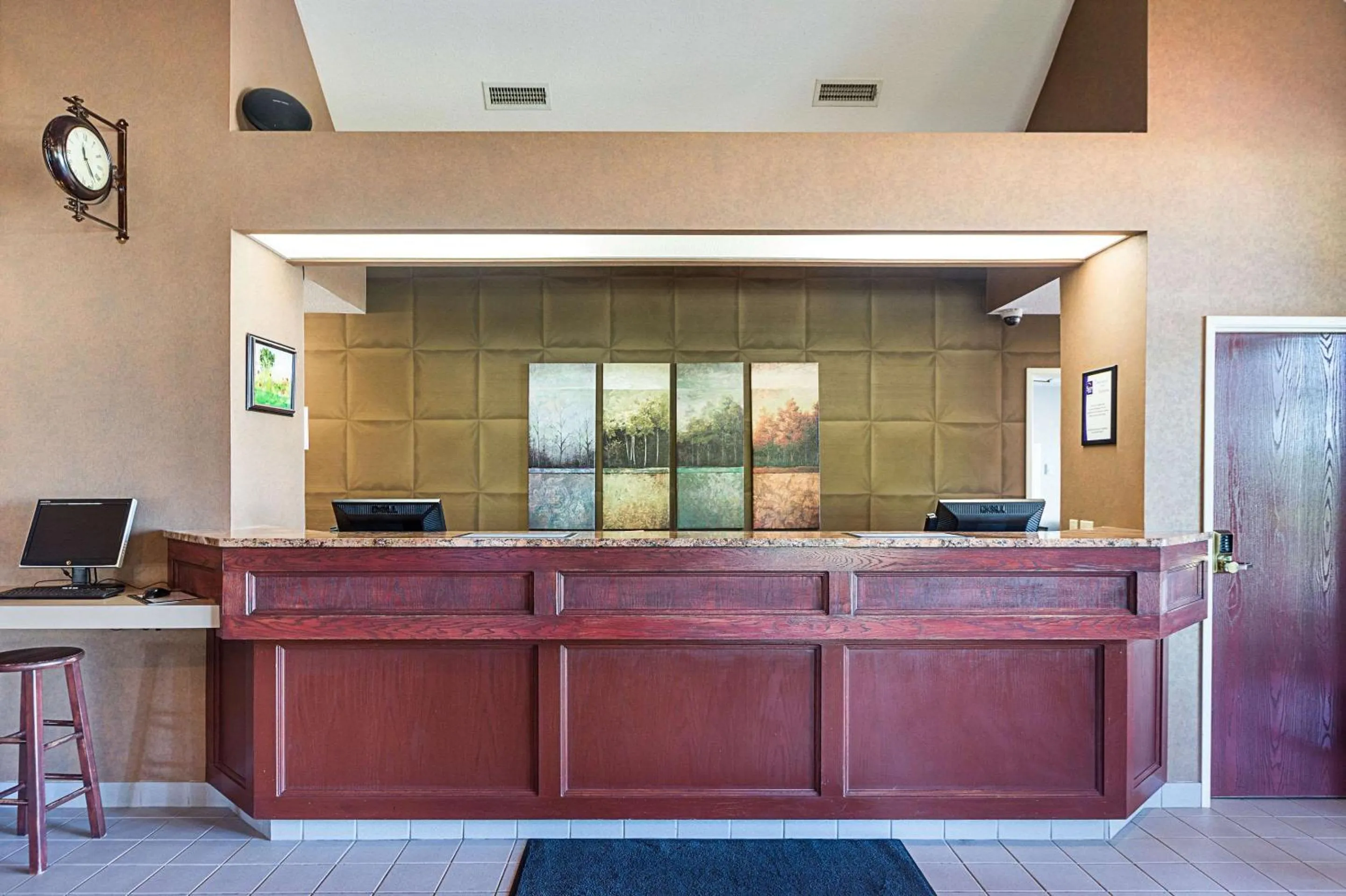 Lobby or reception in Sleep Inn & Suites Bay View Acme - Traverse City