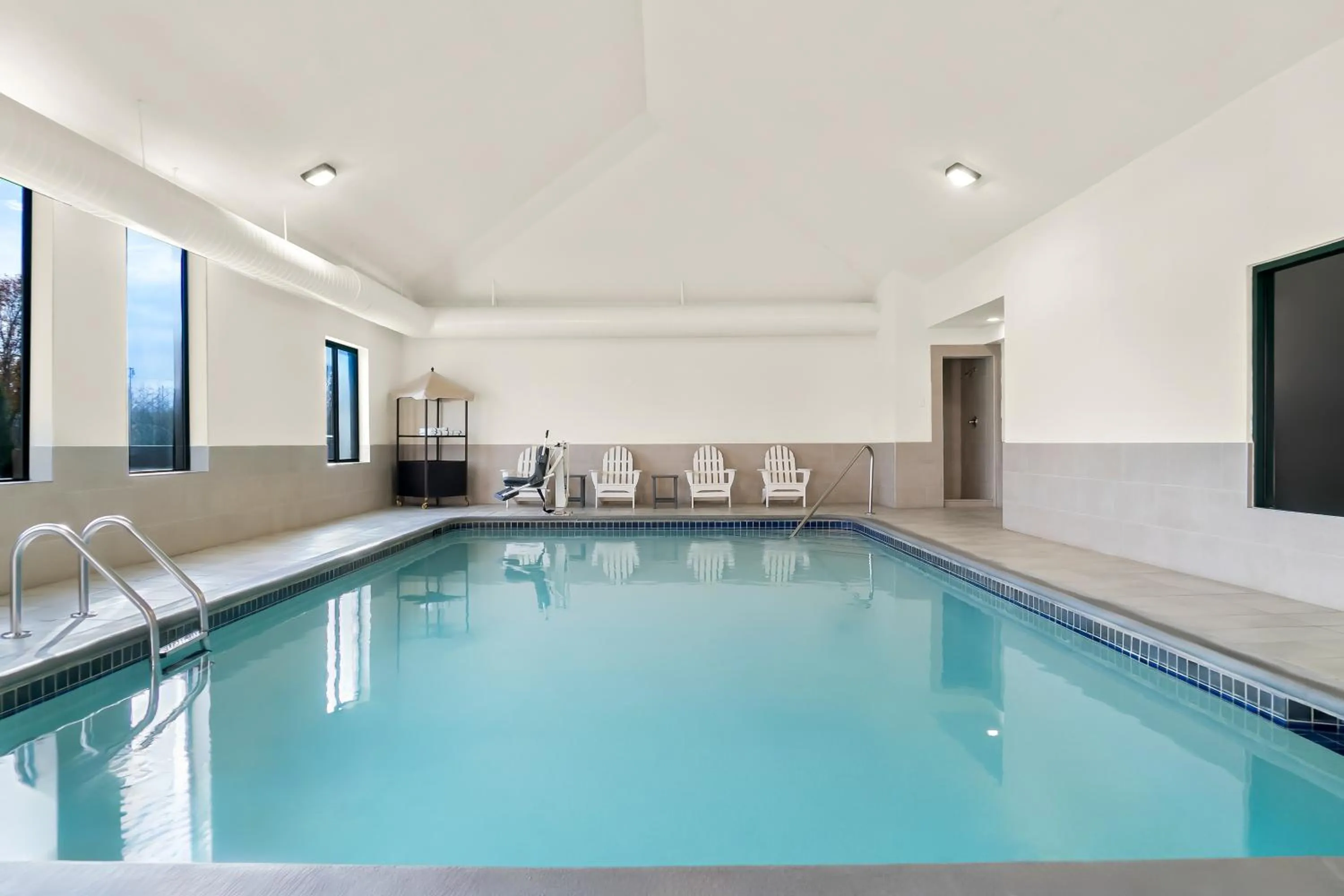 Pool view in Comfort Inn & Suites Taylor - Detroit