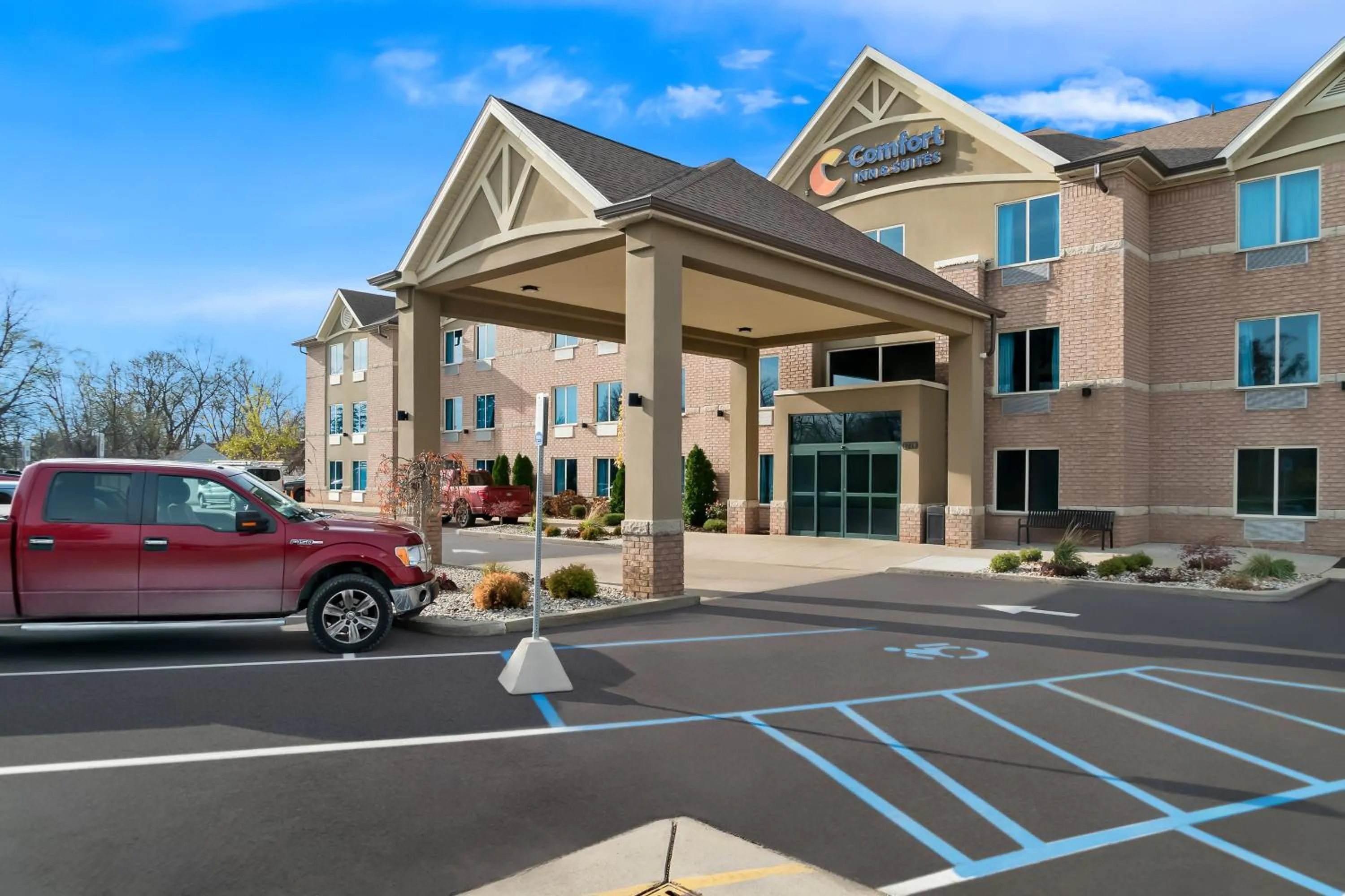 Property building in Comfort Inn & Suites Taylor - Detroit