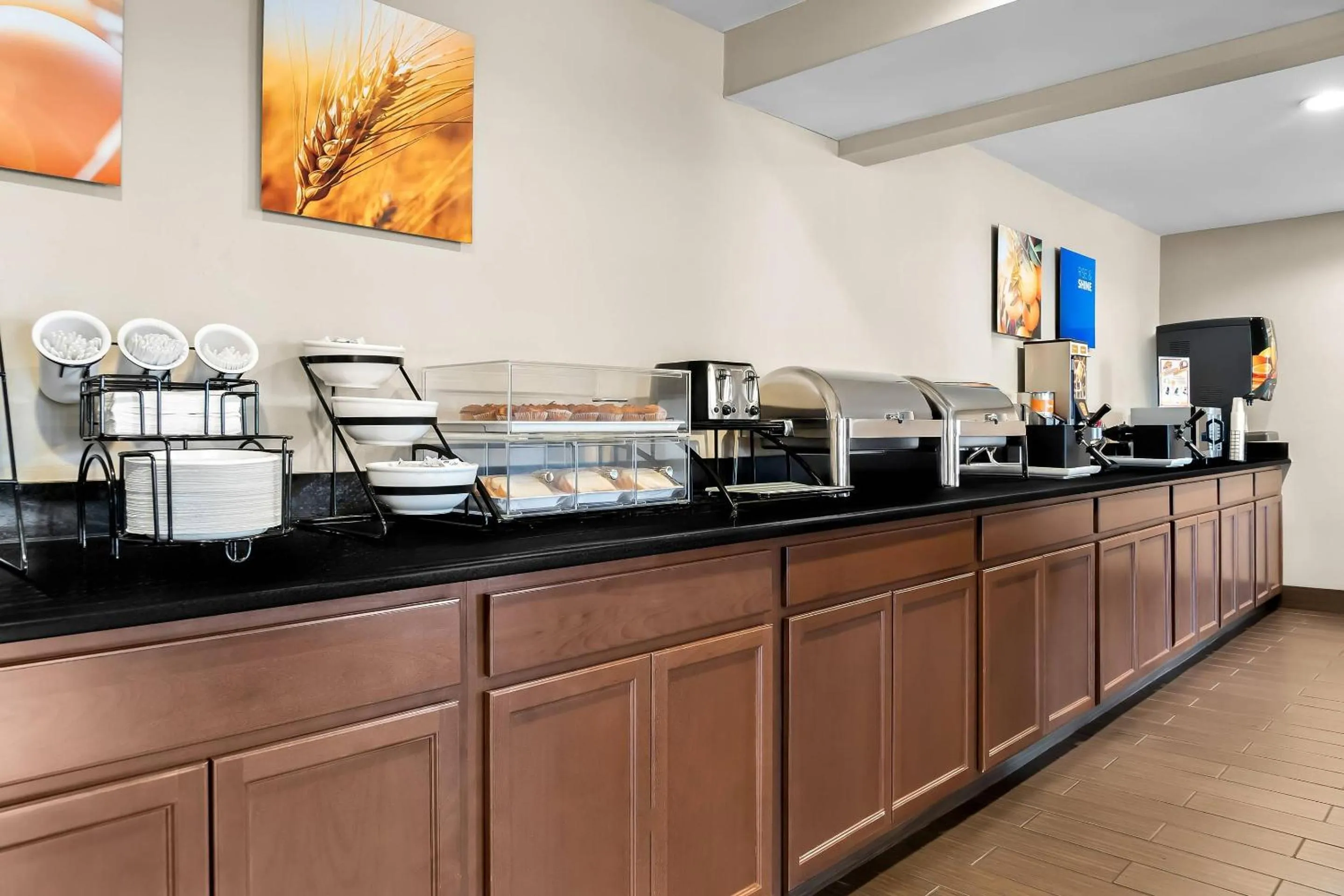 Breakfast in Comfort Inn & Suites Taylor - Detroit