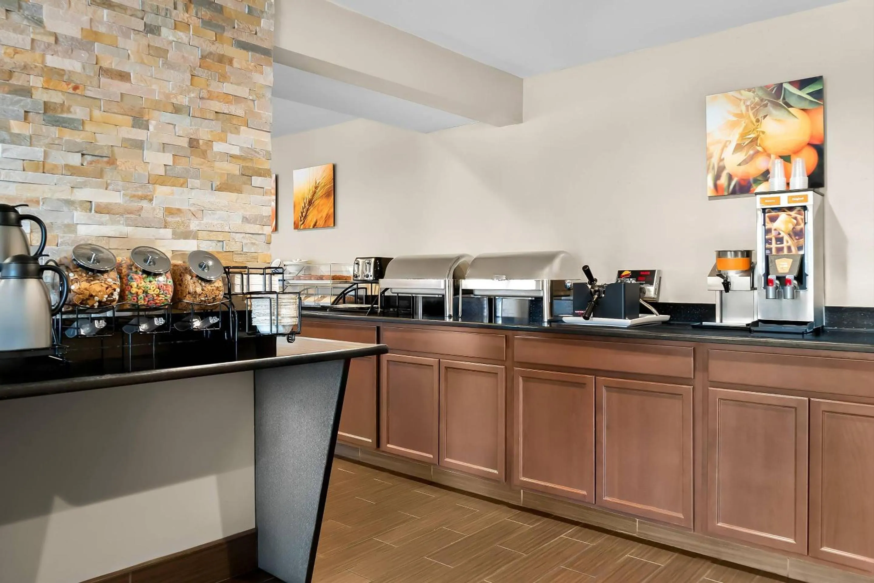 Breakfast in Comfort Inn & Suites Taylor - Detroit