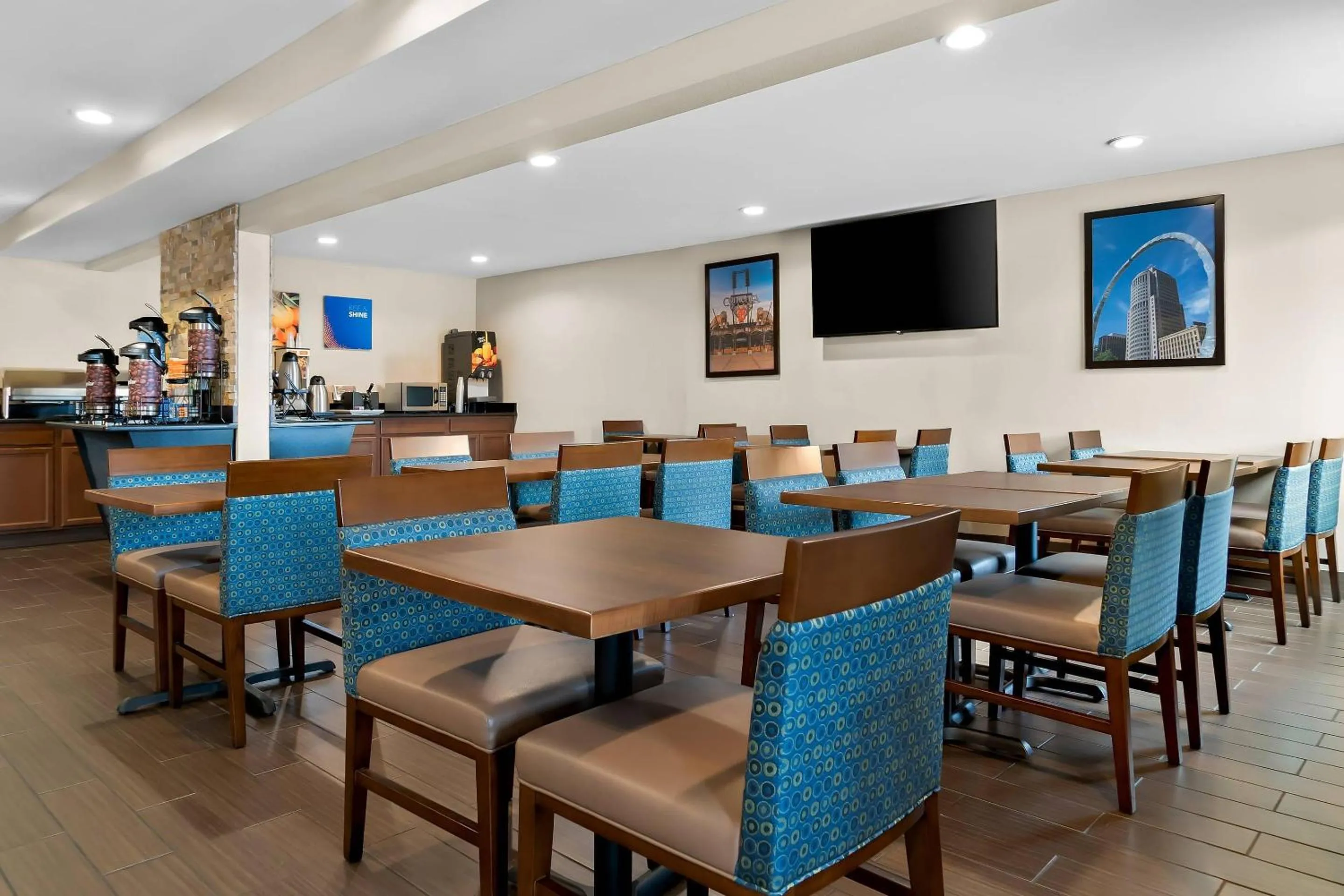 Breakfast in Comfort Inn & Suites Taylor - Detroit