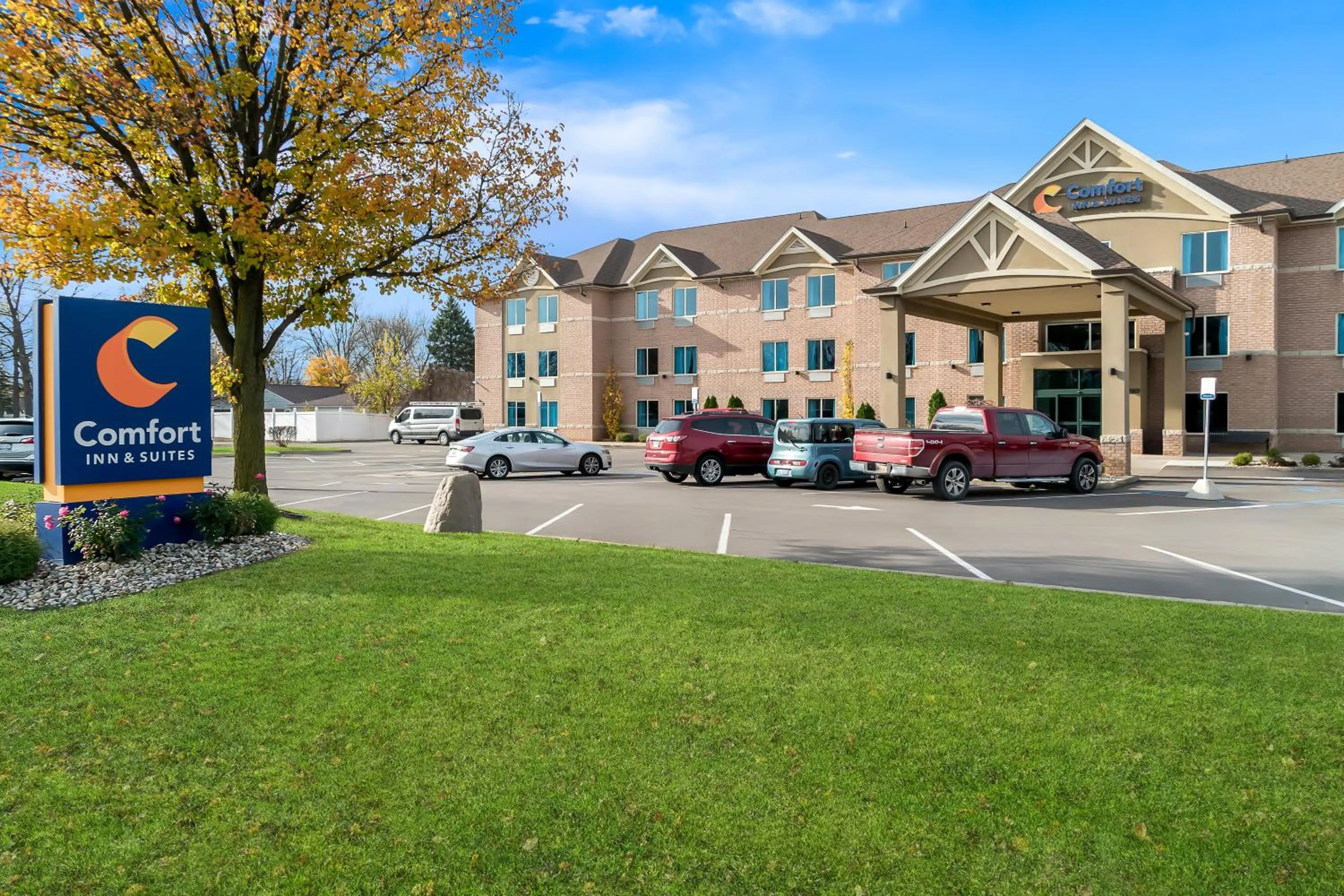 Property building in Comfort Inn & Suites Taylor - Detroit