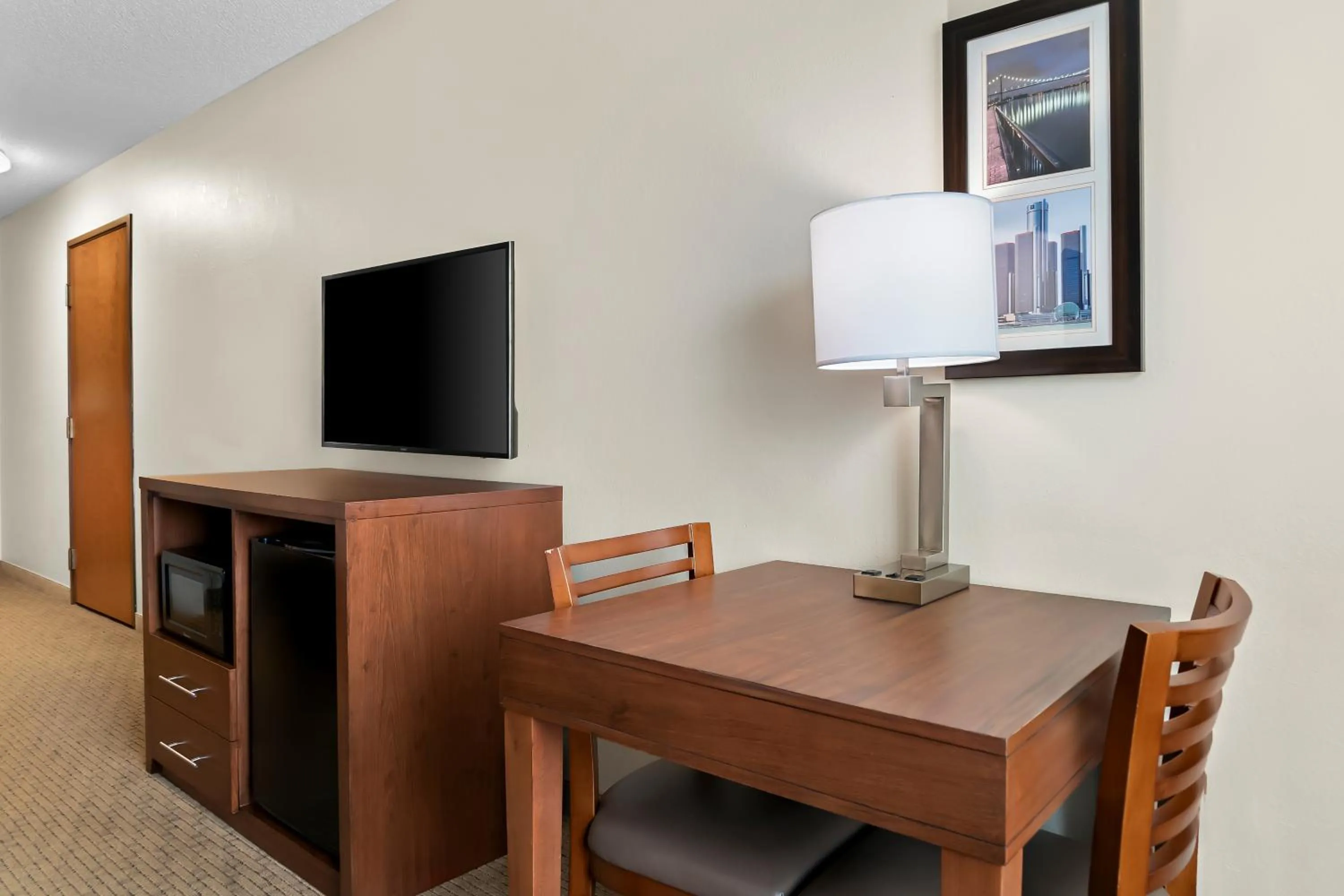 TV and multimedia in Comfort Inn & Suites Taylor - Detroit