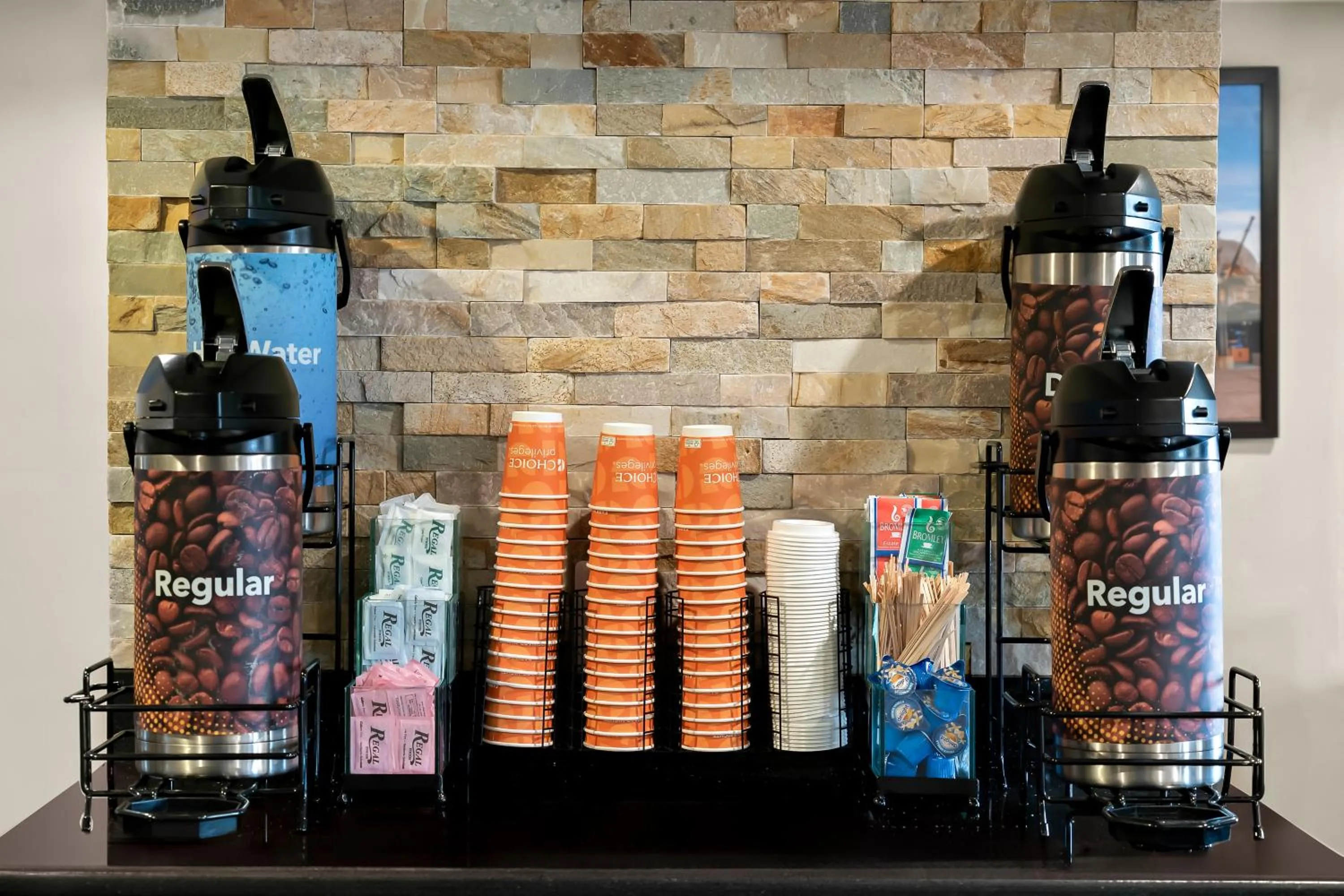 Coffee/tea facilities in Comfort Inn & Suites Taylor - Detroit