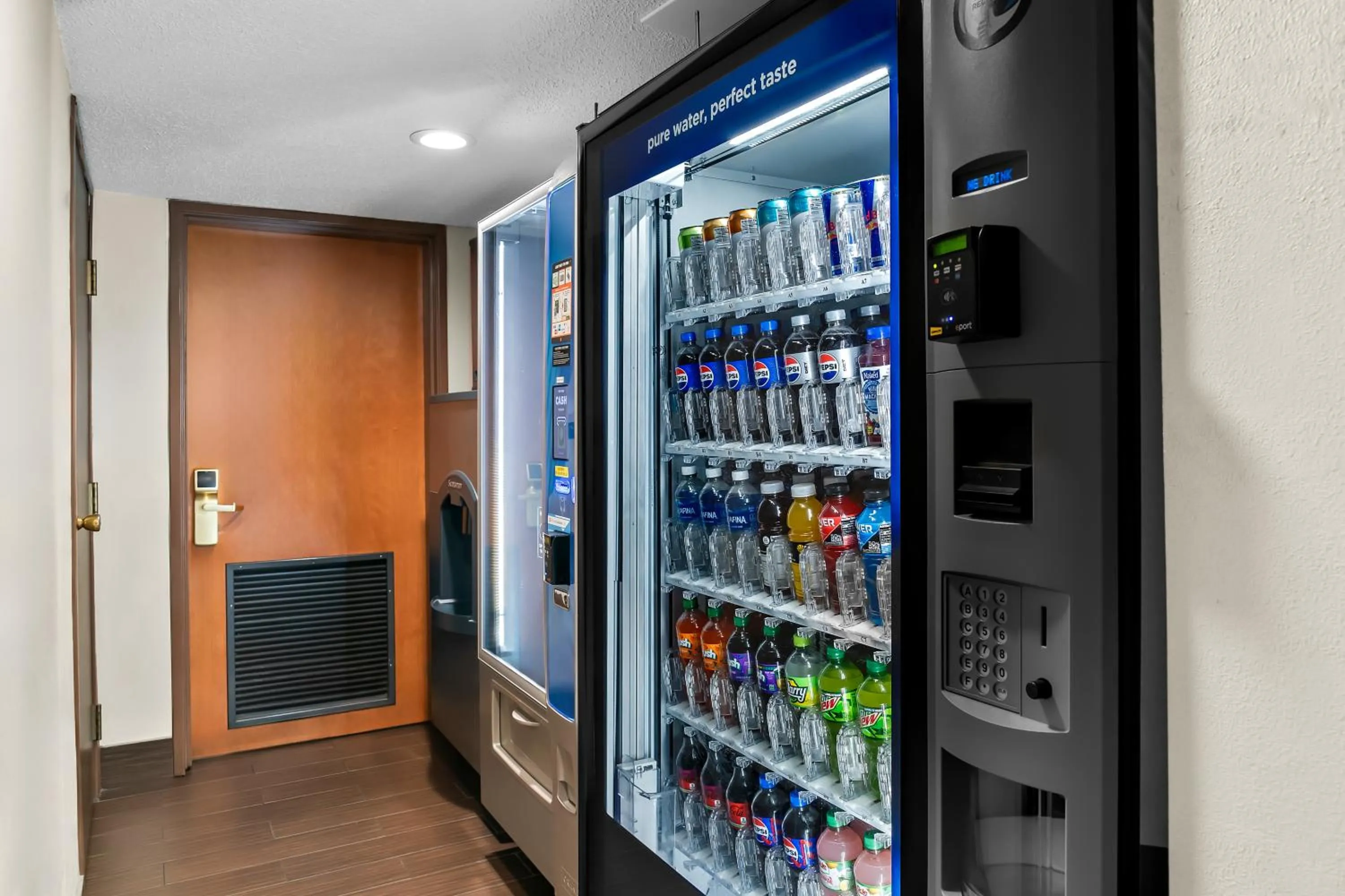 vending machine in Comfort Inn & Suites Taylor - Detroit