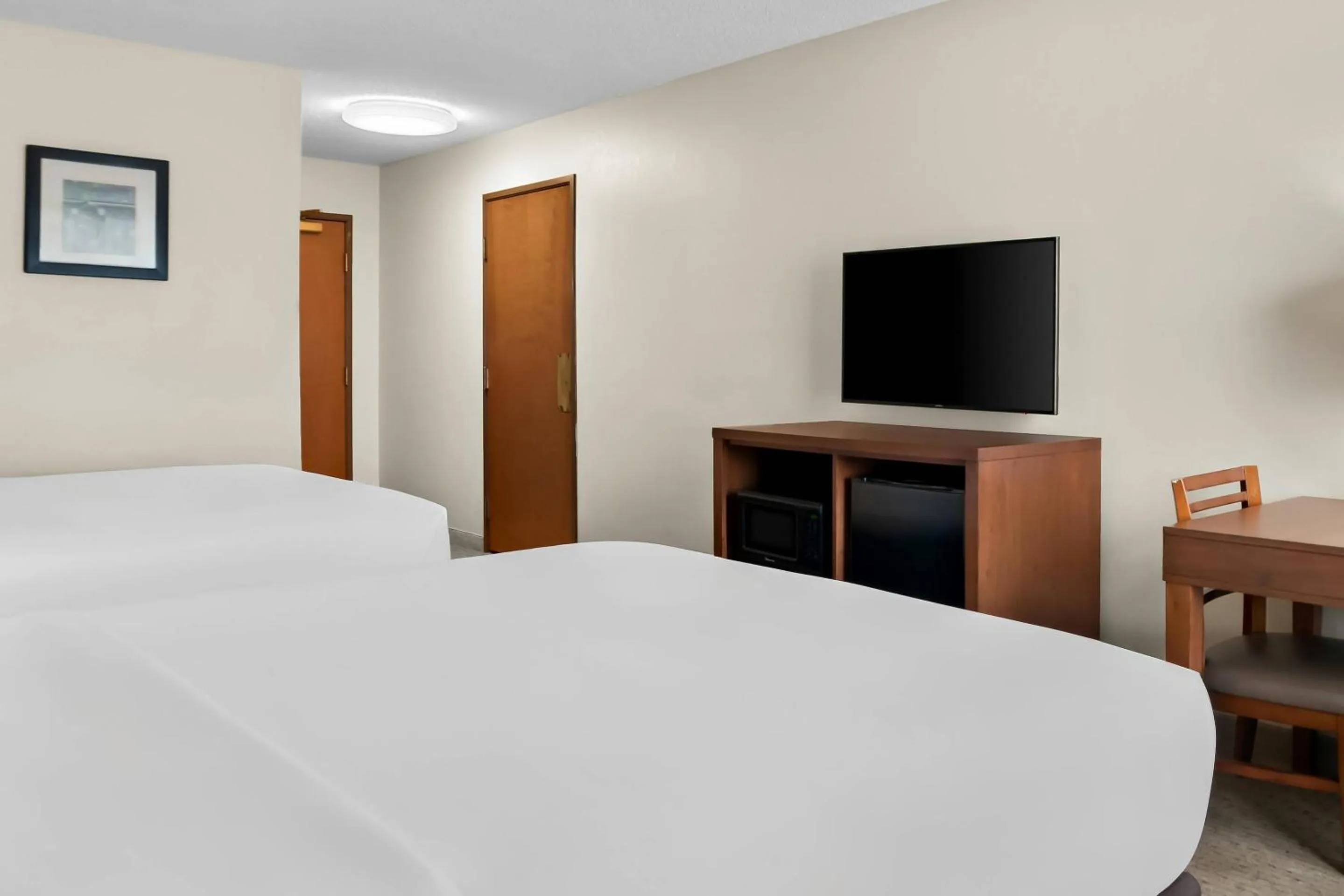 Bedroom, Bed in Comfort Inn & Suites Taylor - Detroit