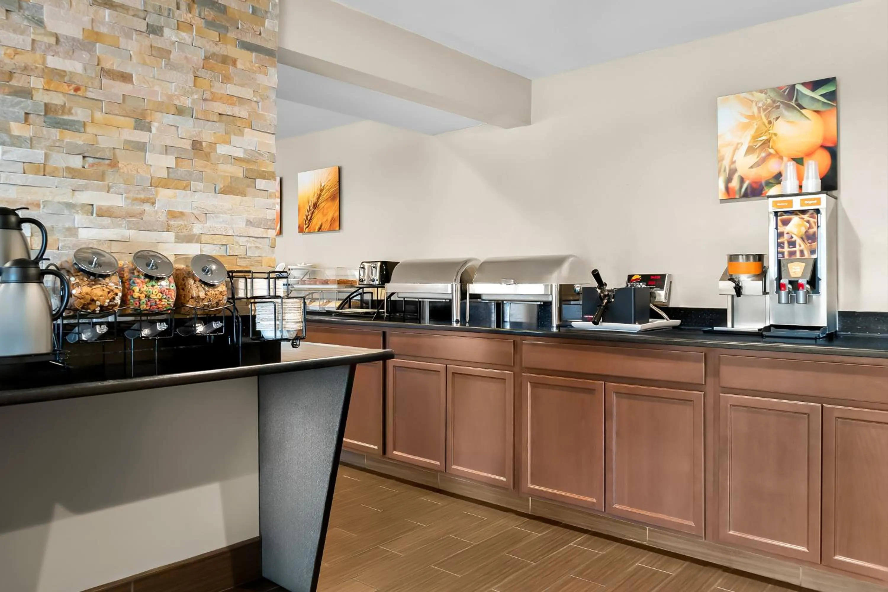 Breakfast in Comfort Inn & Suites Taylor - Detroit